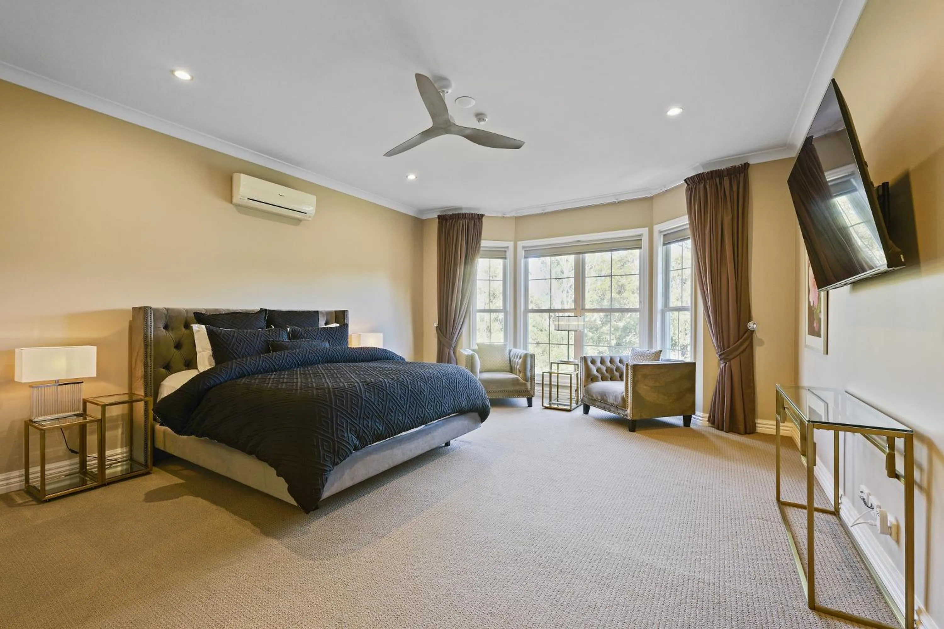 Bedroom, Bed in Kerami Manor & Day Spa