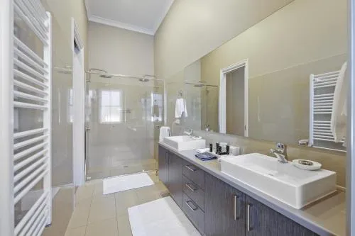 Kerami Manor & Day Spa