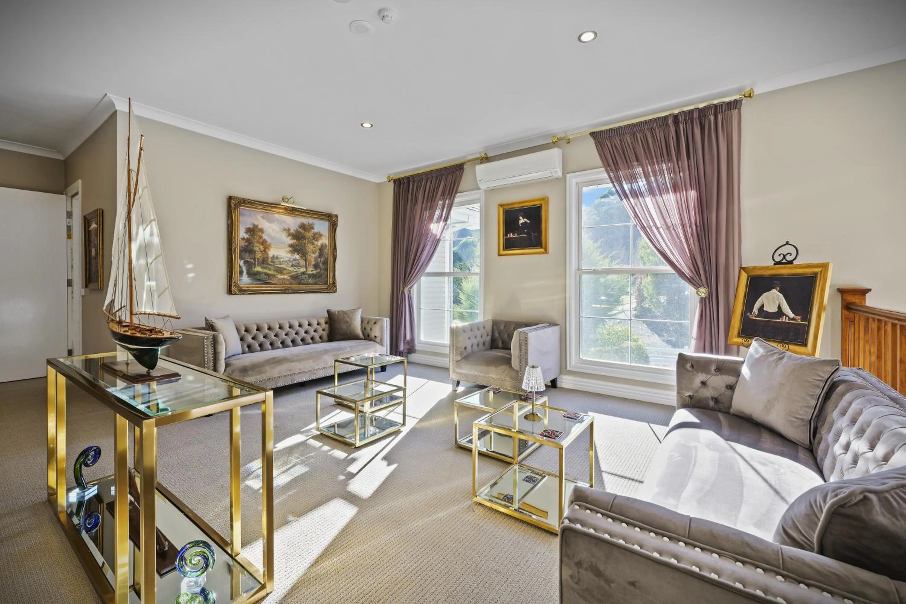 Communal lounge/ TV room, Bed in Kerami Manor & Day Spa