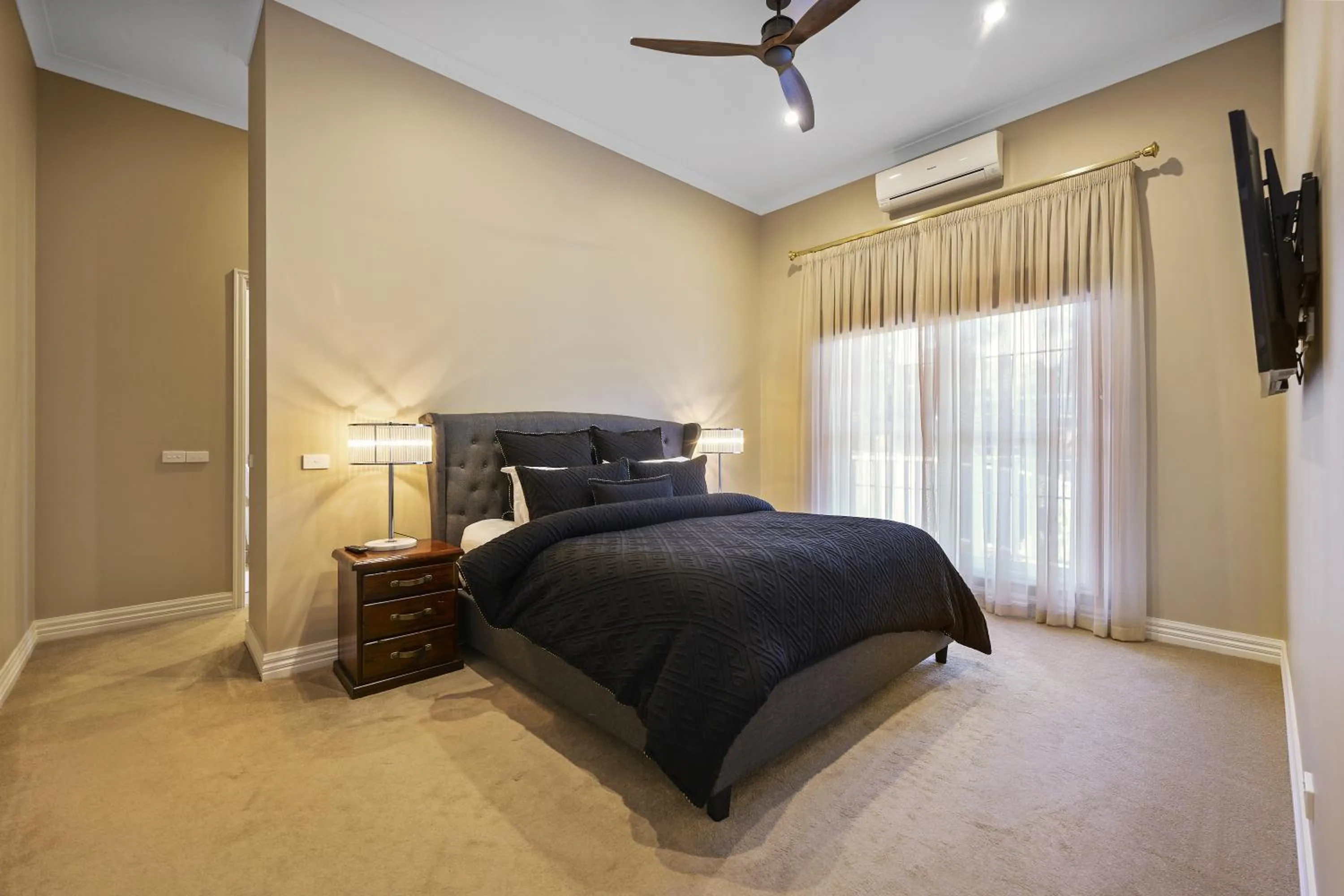 Bedroom, Bed in Kerami Manor & Day Spa