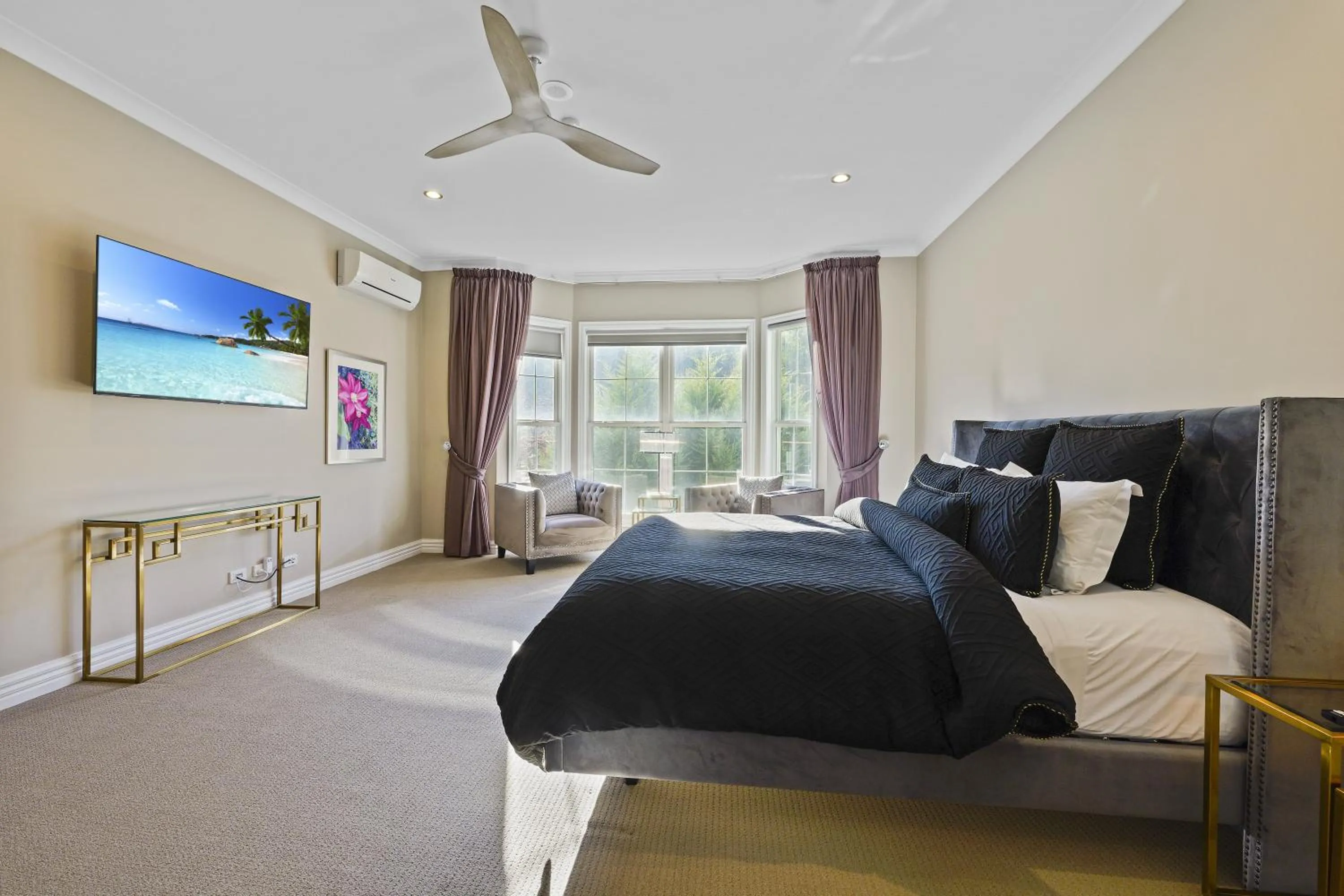 Bedroom, Bed in Kerami Manor & Day Spa