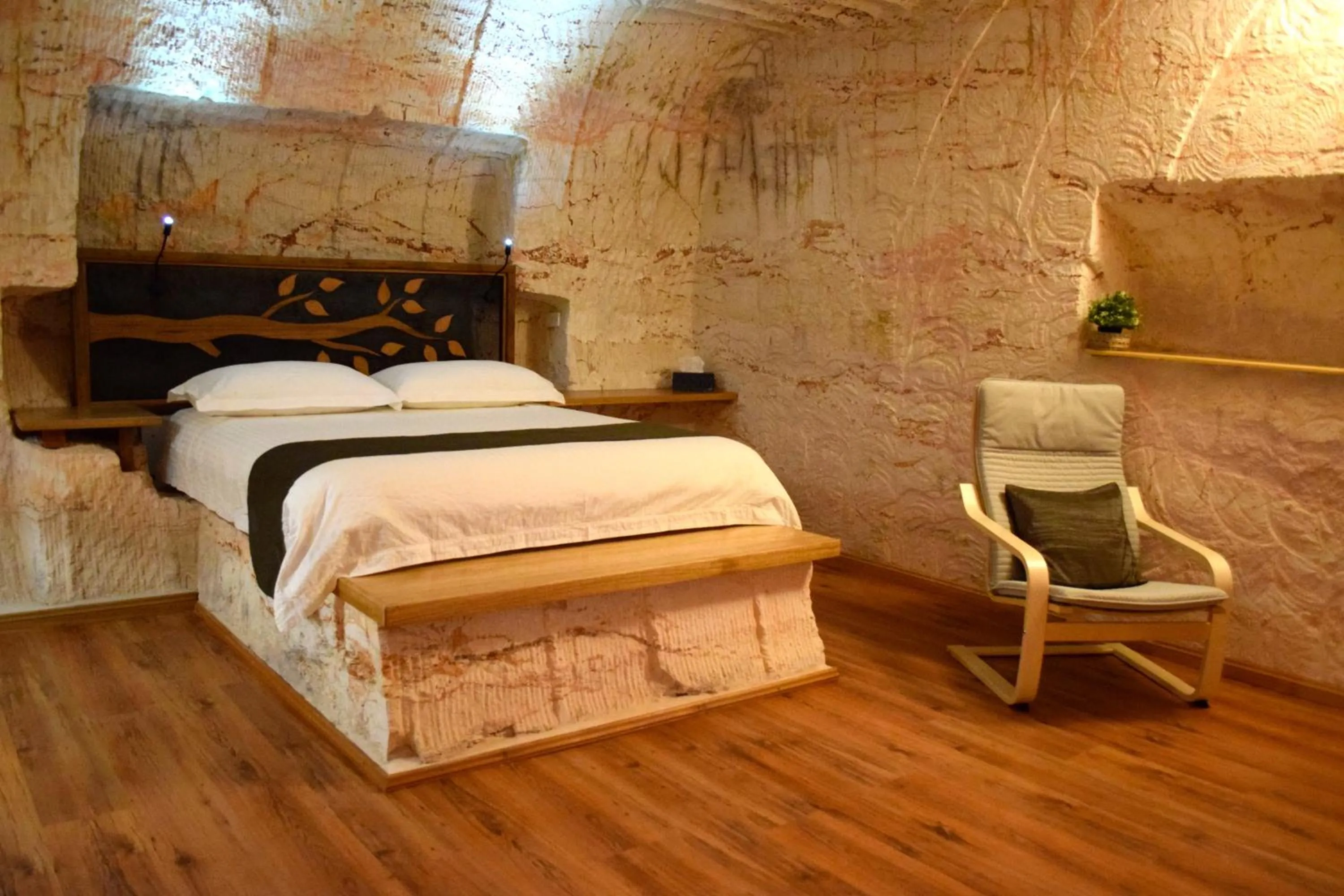 Bedroom, Bed in Dug Out B&B