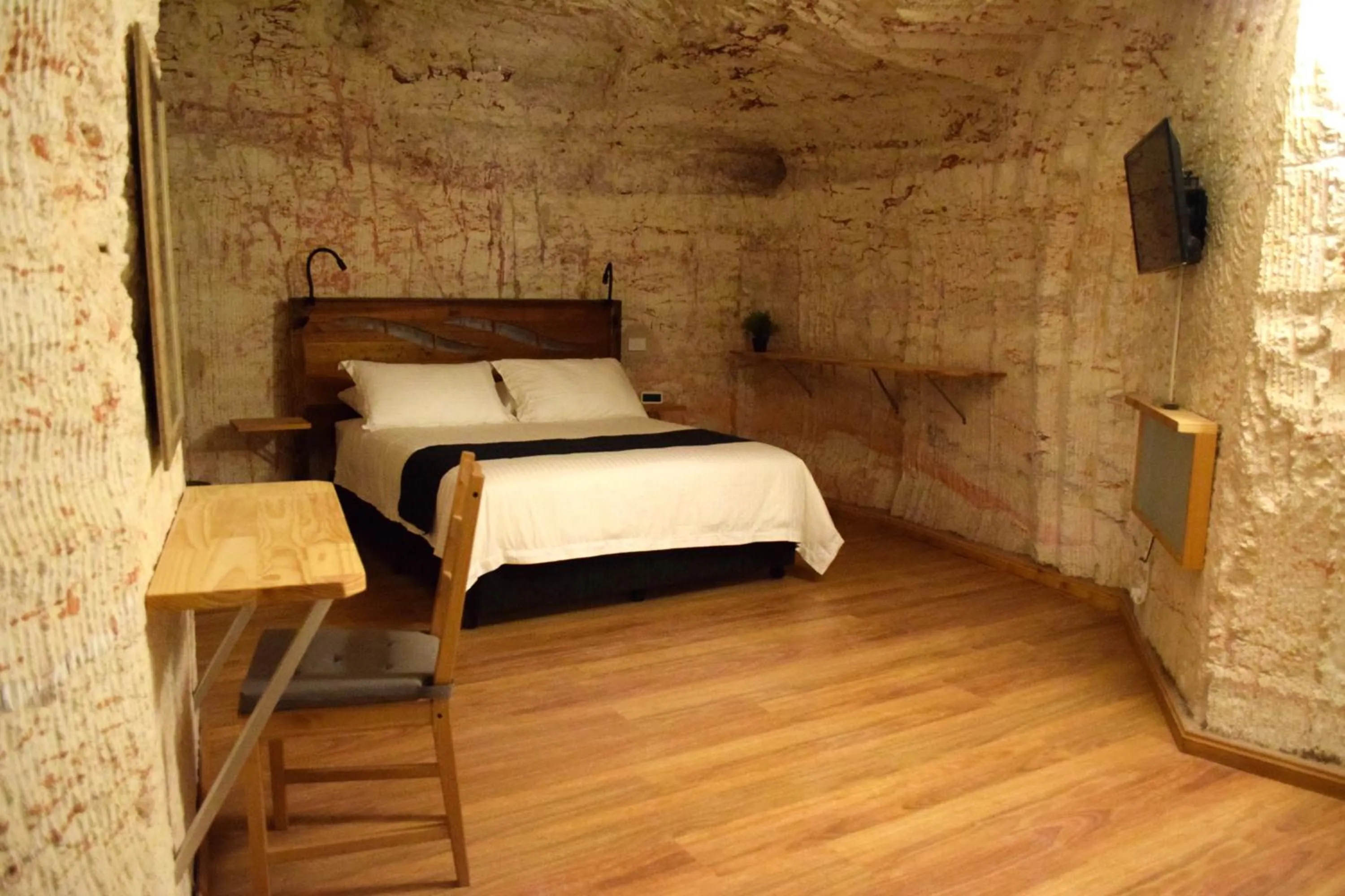 Bedroom, Bed in Dug Out B&B