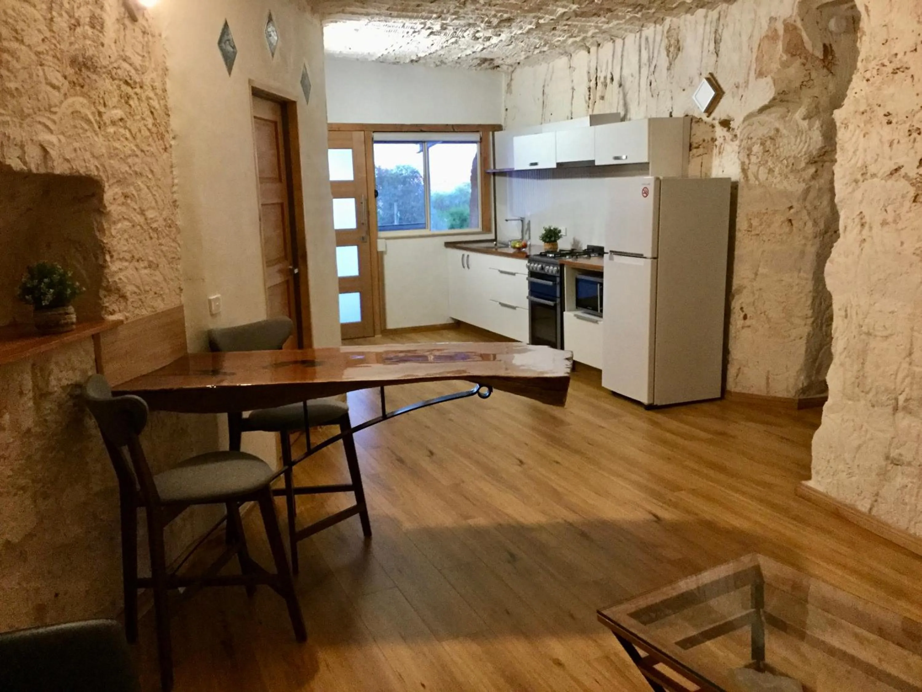 Kitchen or kitchenette in Dug Out B&B