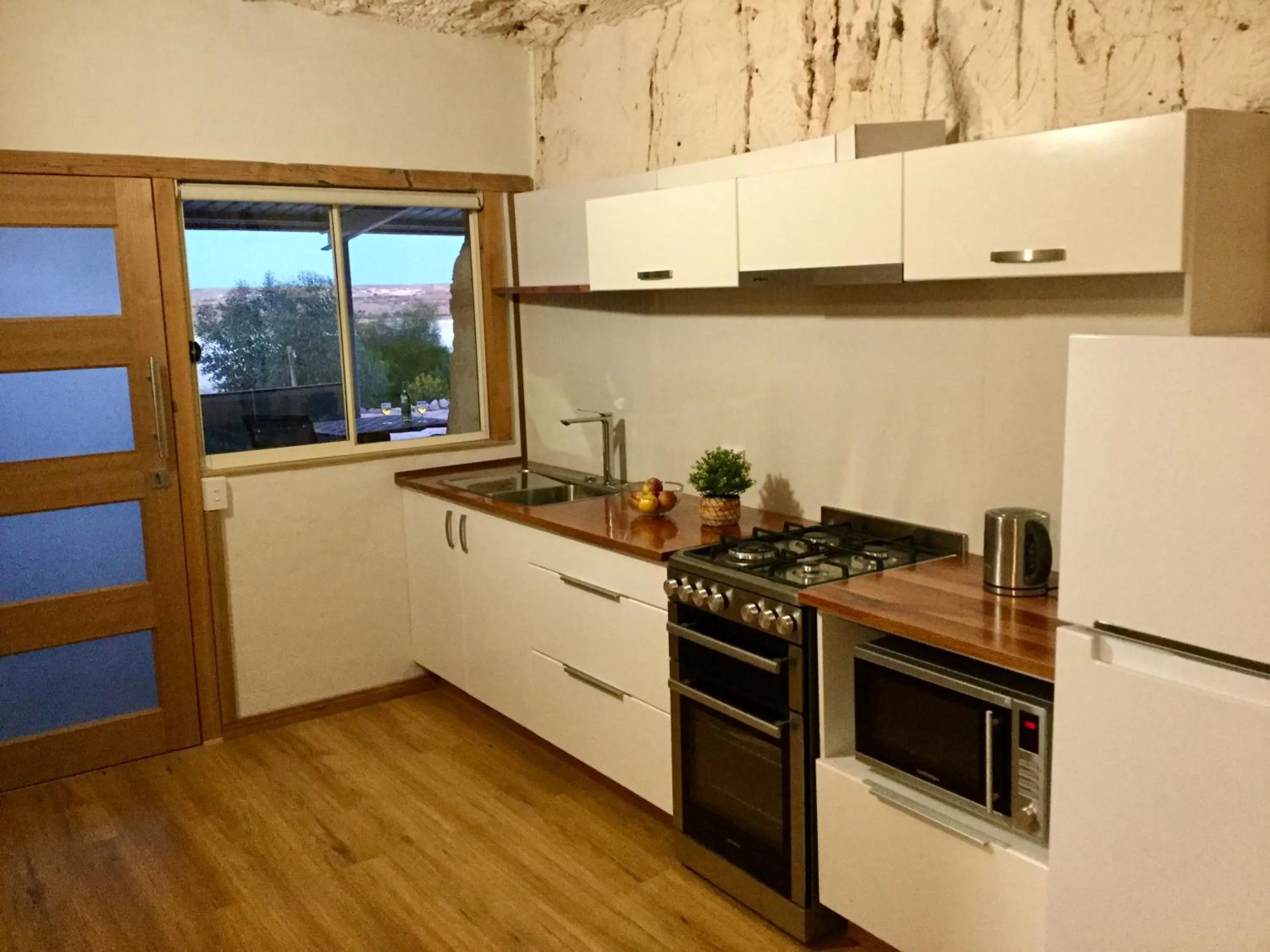 Kitchen or kitchenette in Dug Out B&B