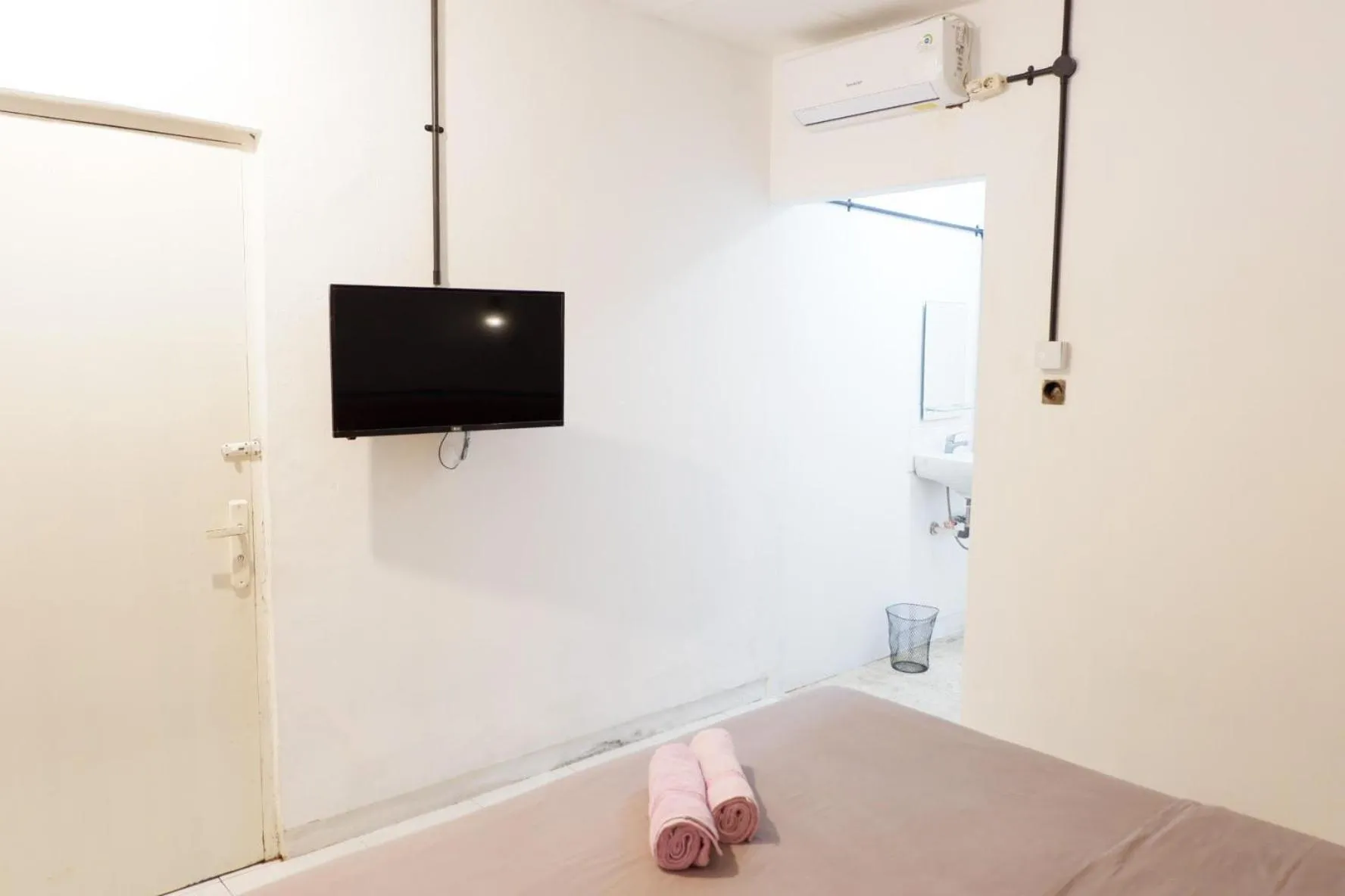 Bed in Buton Backpacker Lodge