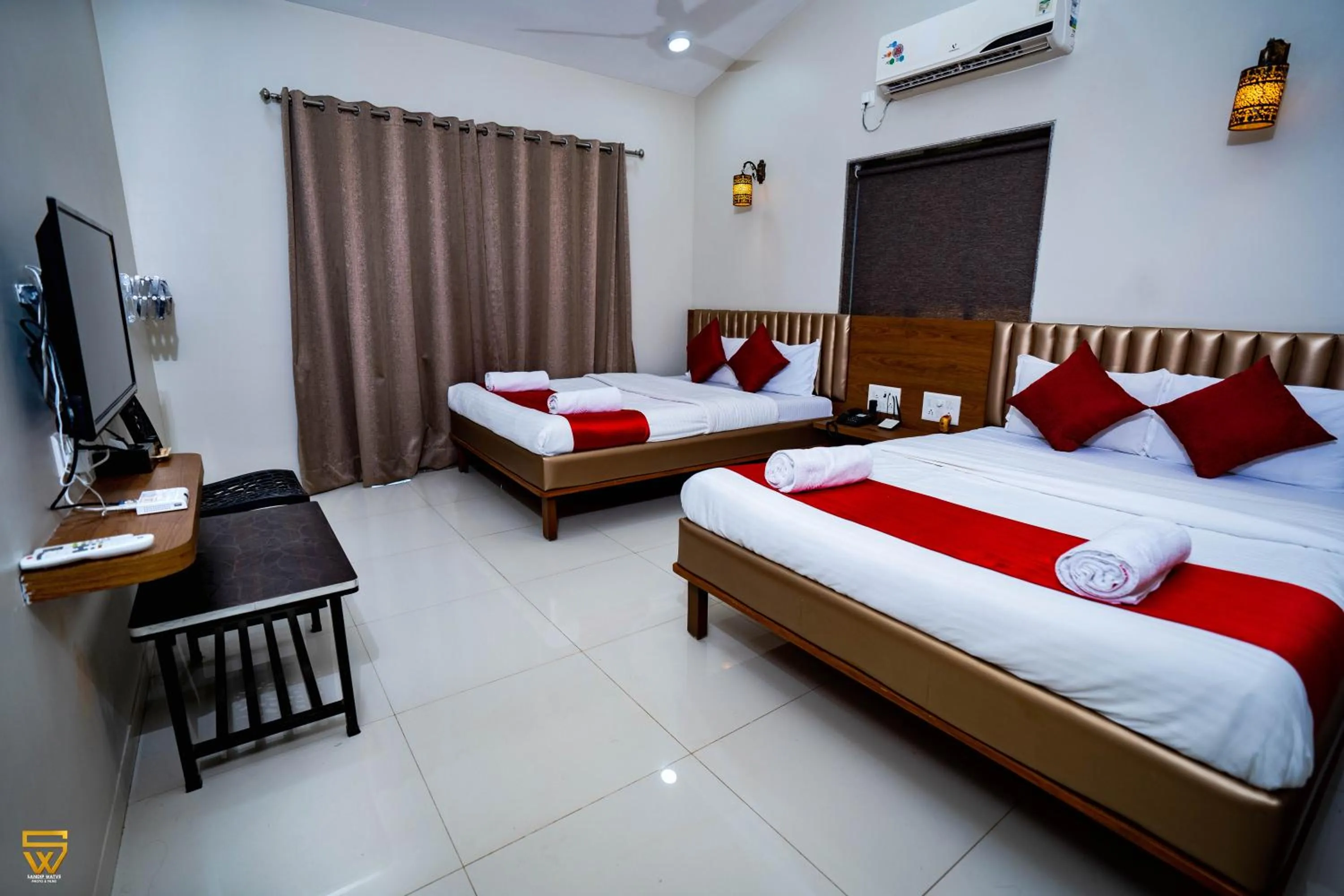 Bed in Lotus The Lake View Resort