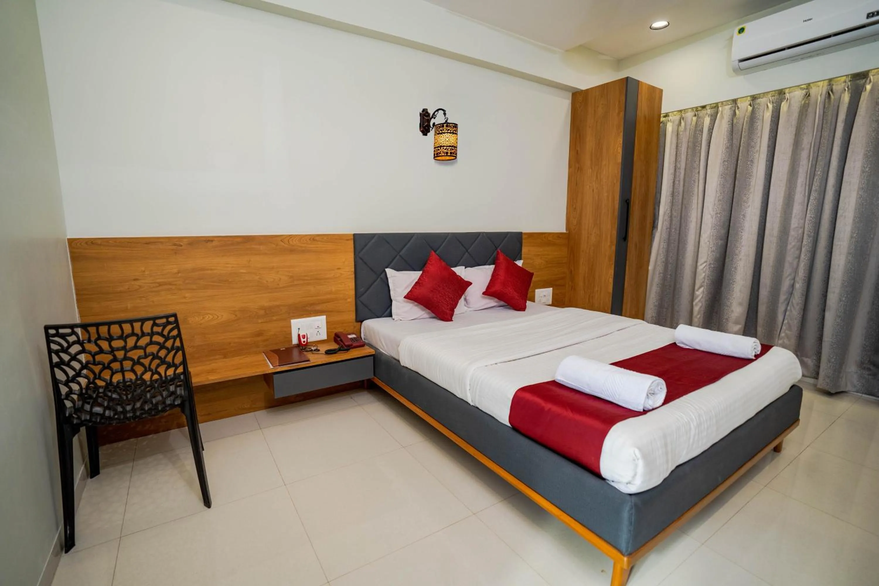 Bed in Lotus The Lake View Resort