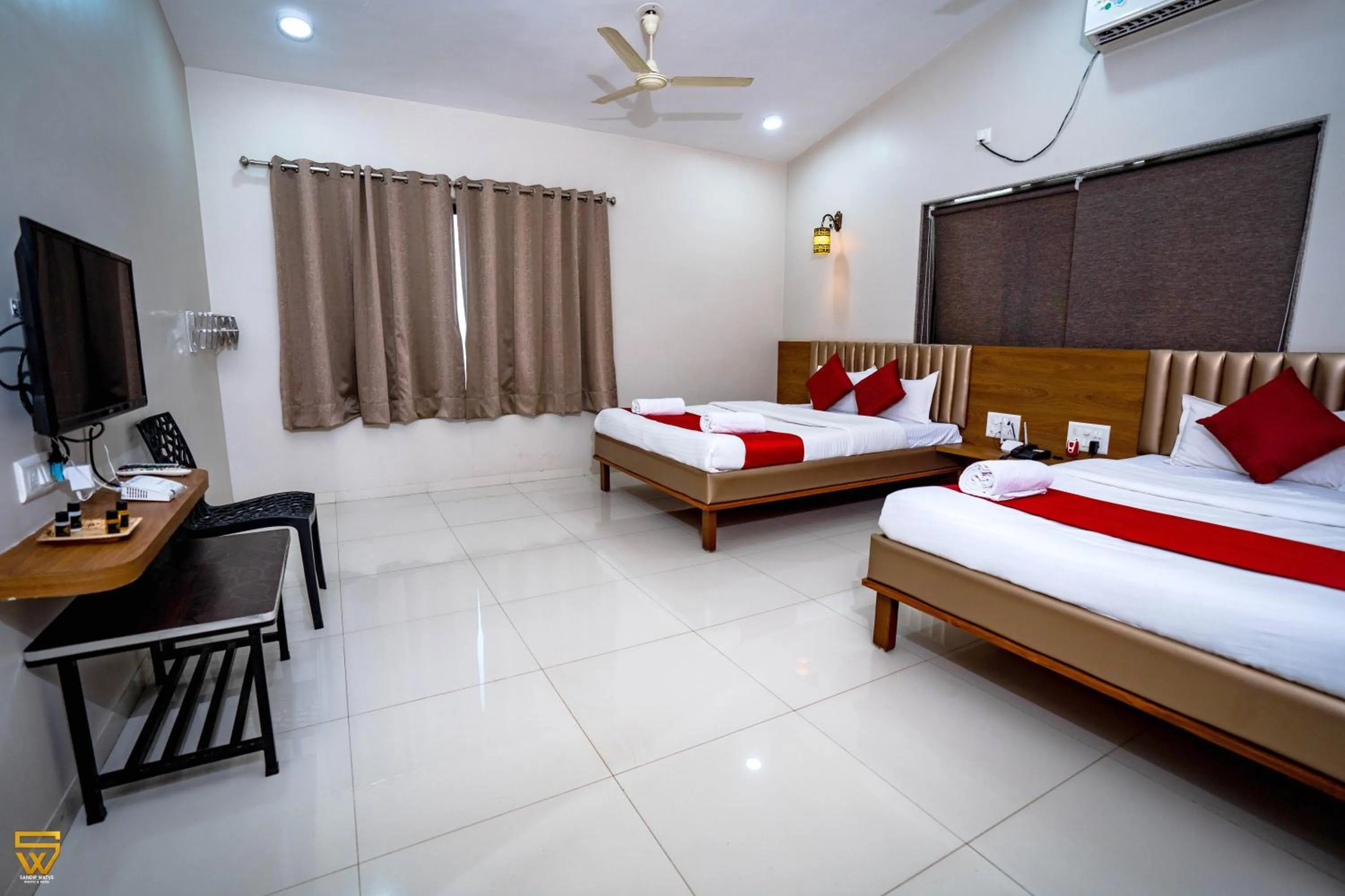 Bed in Lotus The Lake View Resort