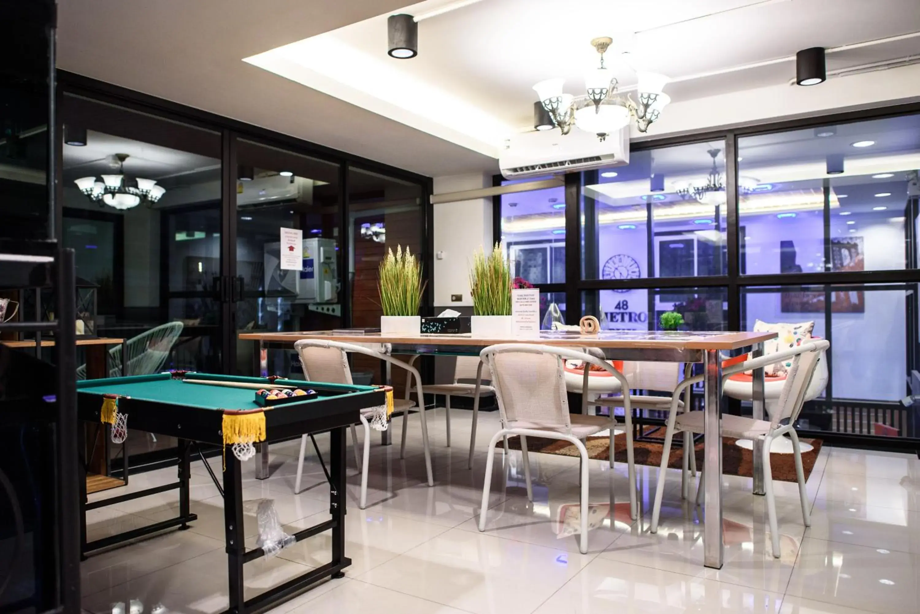 Restaurant/places to eat in 48 Metro Hotel Restaurant/places to eat in 48 Metro Hotel