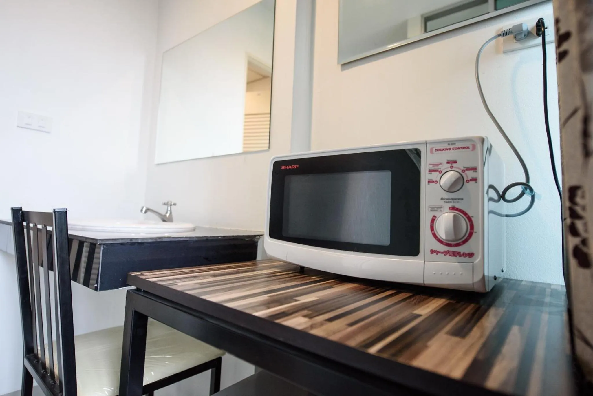 TV and multimedia in 48 Metro Hotel