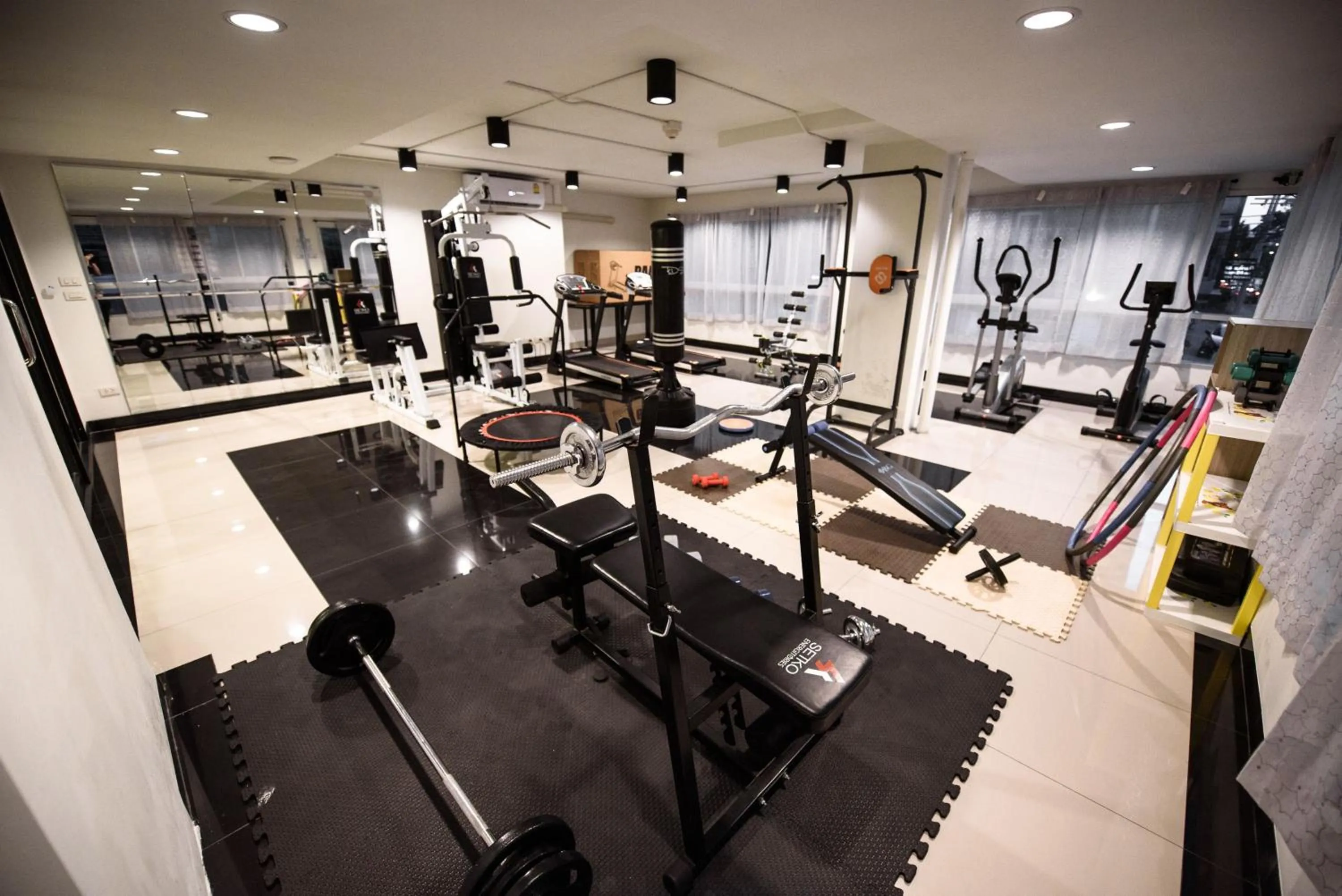Fitness centre/facilities in 48 Metro Hotel