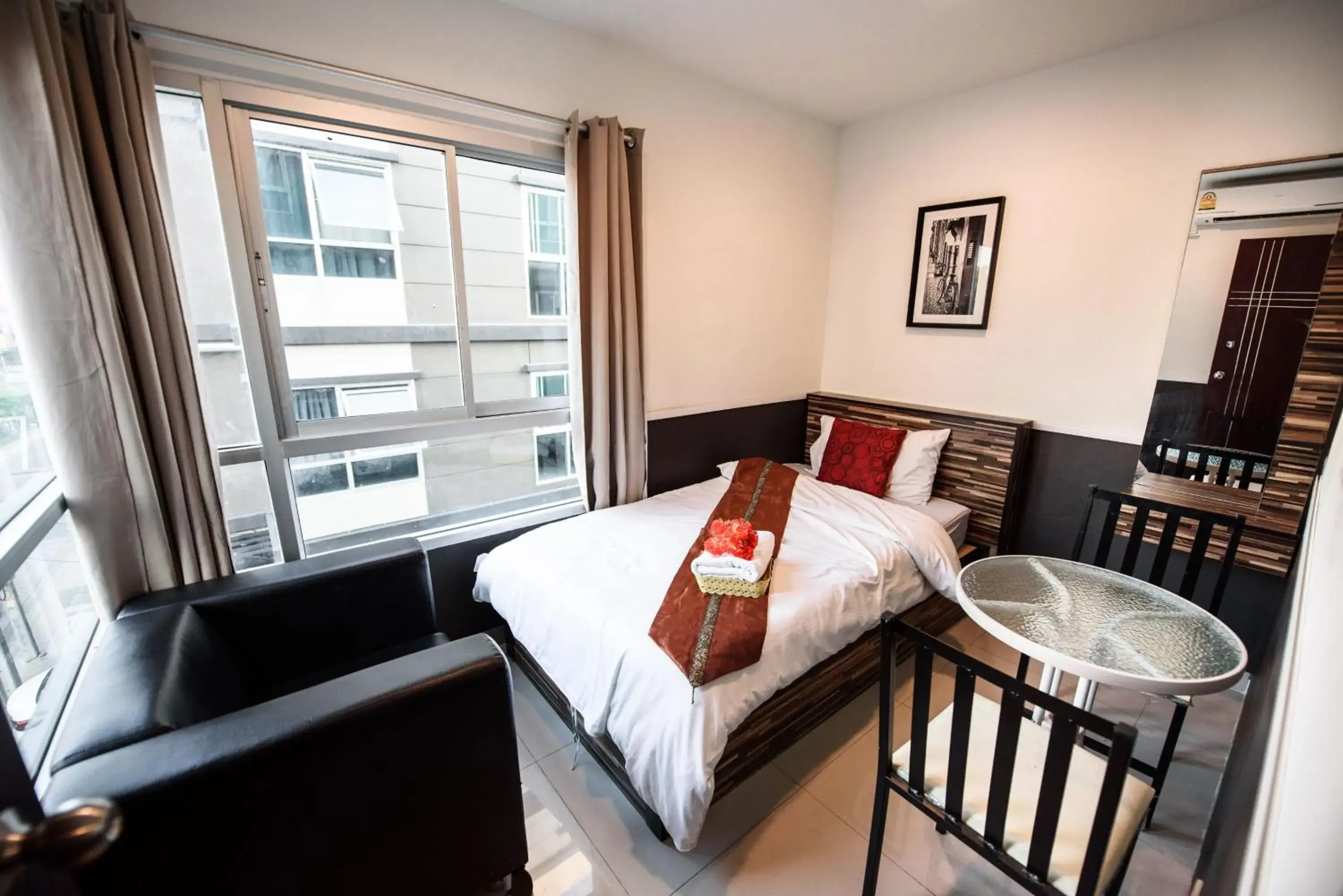 Photo of the whole room in 48 Metro Hotel Photo of the whole room in 48 Metro Hotel