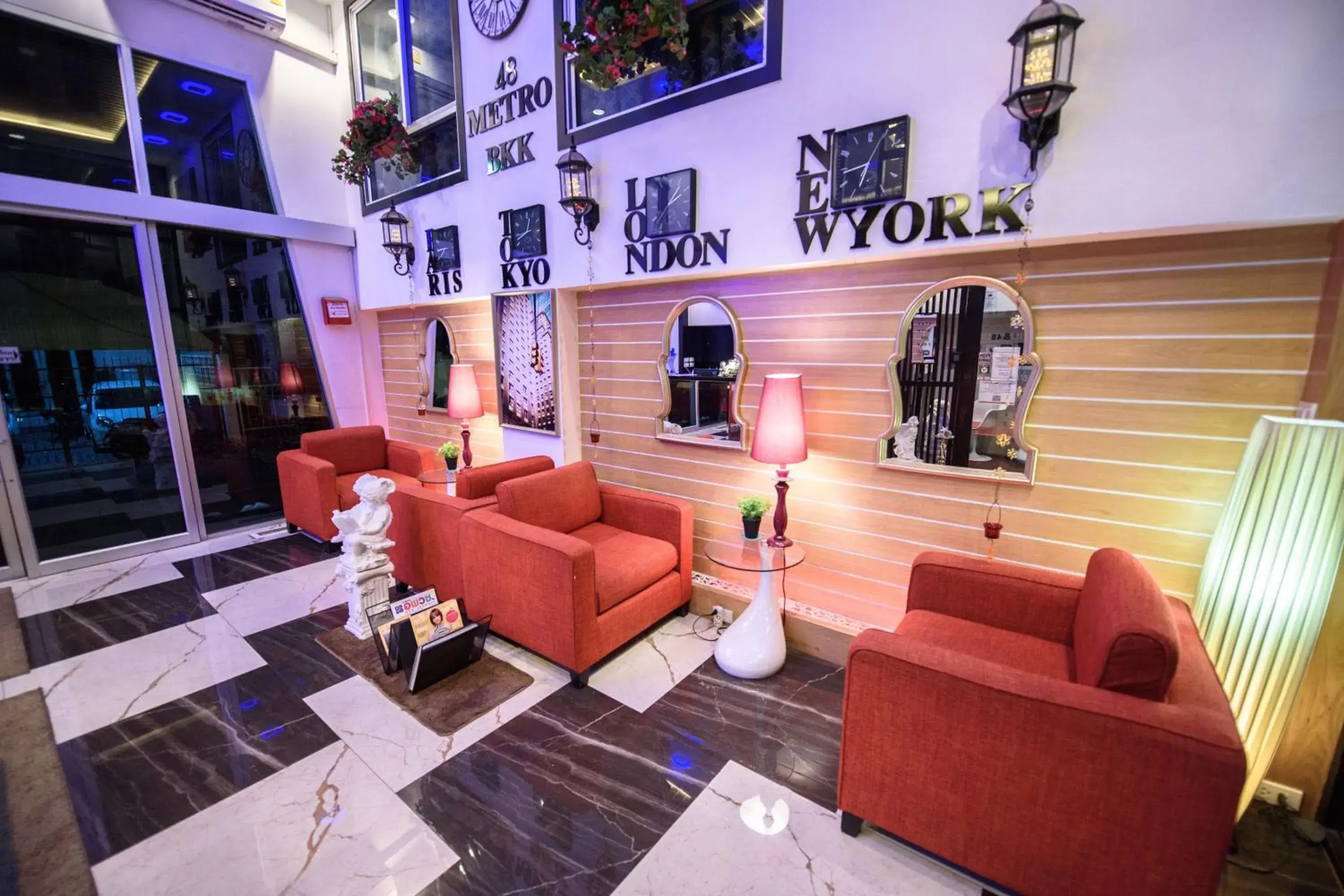 Lobby or reception in 48 Metro Hotel Lobby or reception in 48 Metro Hotel