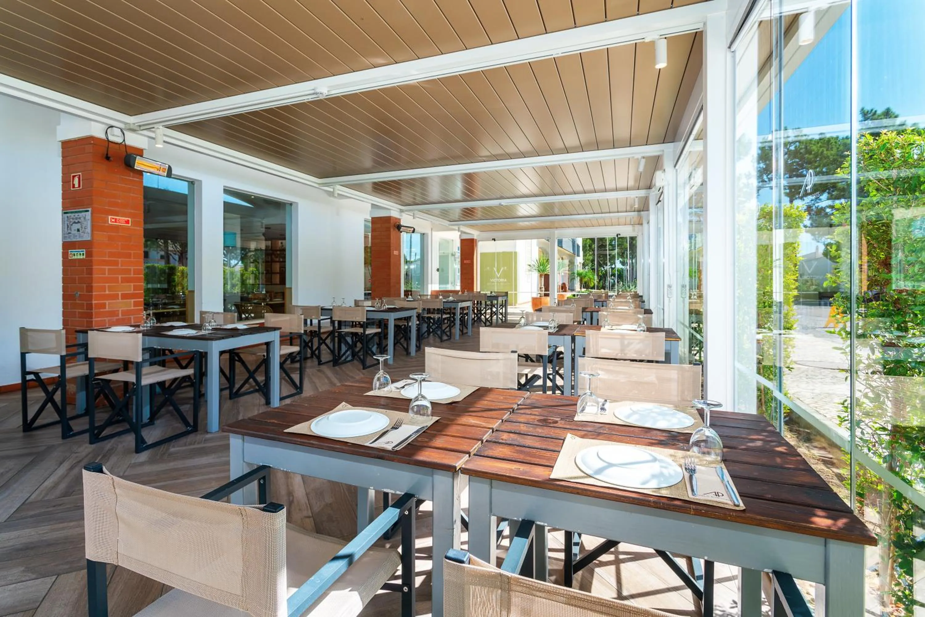 Restaurant/places to eat in AP Victoria Sports & Beach