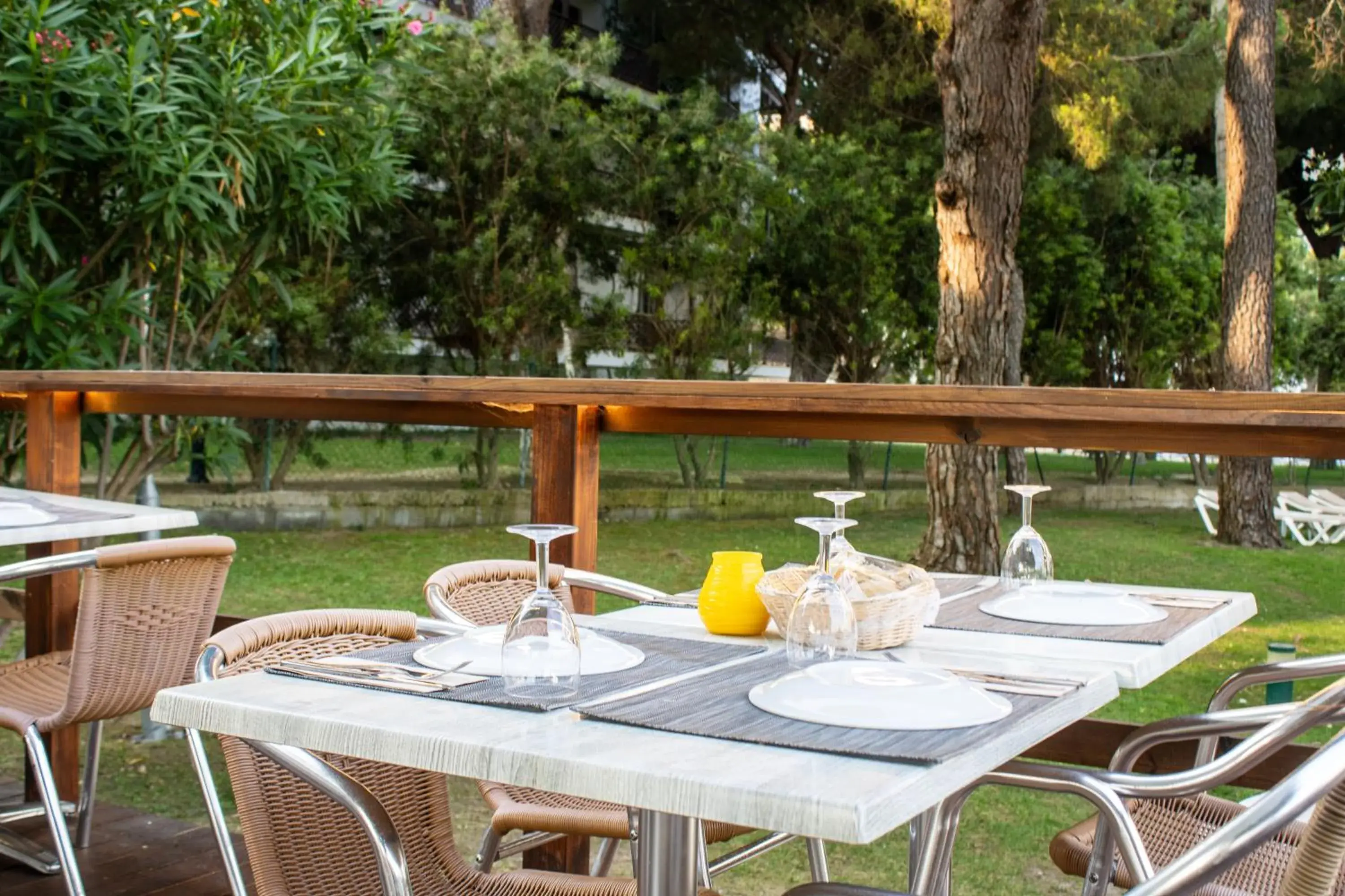 Restaurant/places to eat in AP Victoria Sports & Beach Restaurant/places to eat in AP Victoria Sports & Beach