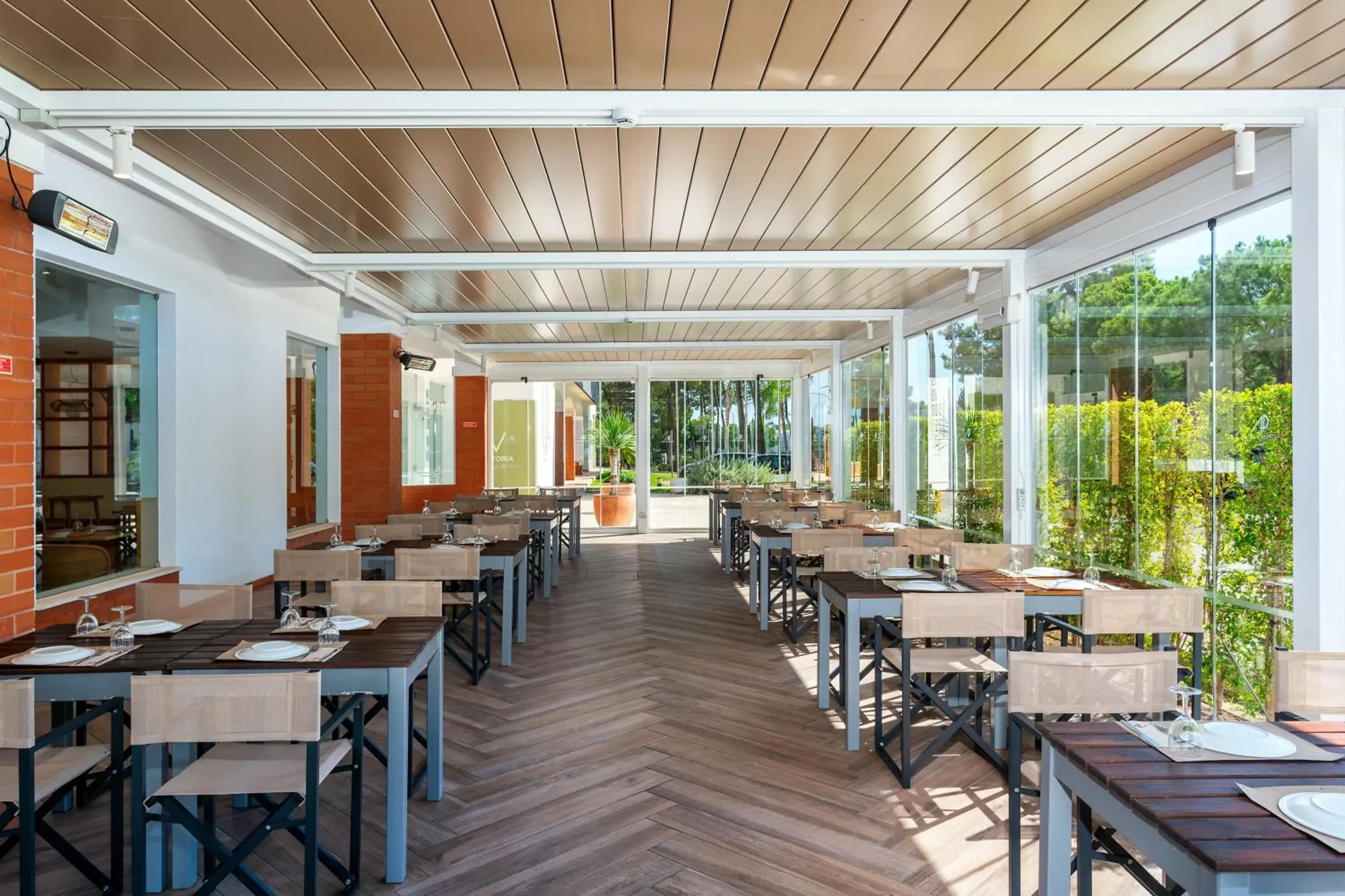 Restaurant/places to eat in AP Victoria Sports & Beach Restaurant/places to eat in AP Victoria Sports & Beach