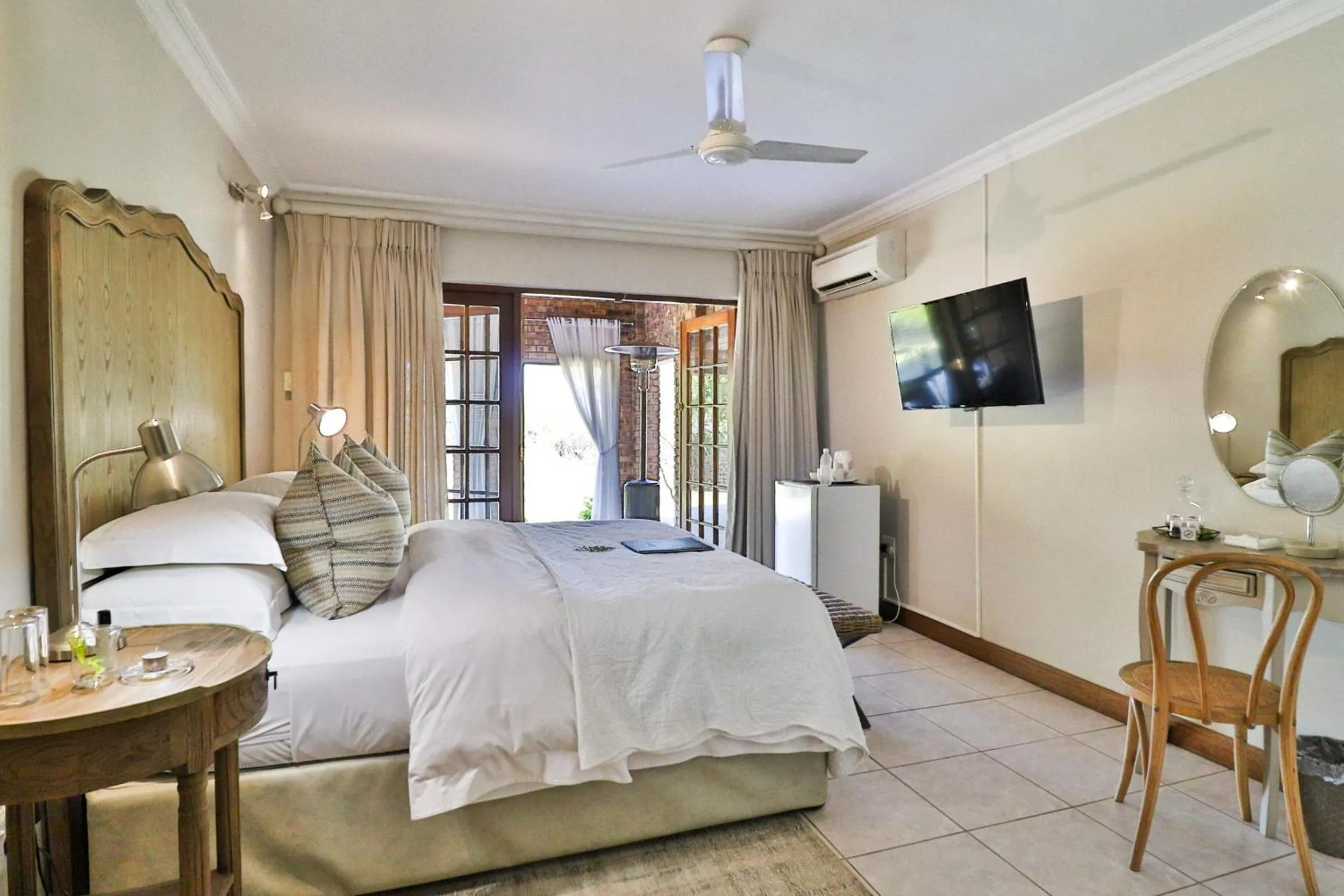 Bedroom, Bed in Kruger Riverside Lodge - No Load-shedding