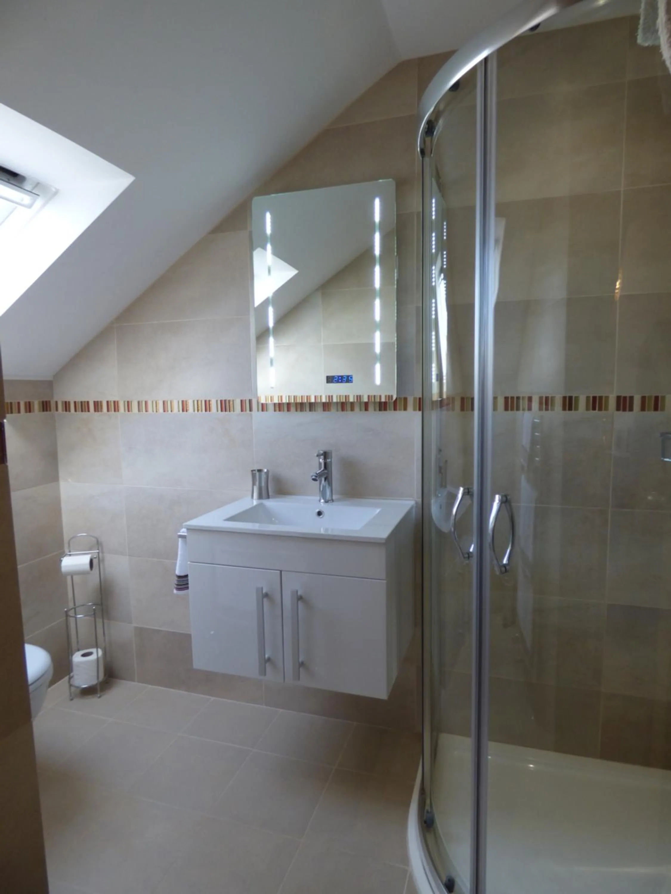 Shower in Cairndoon Byre