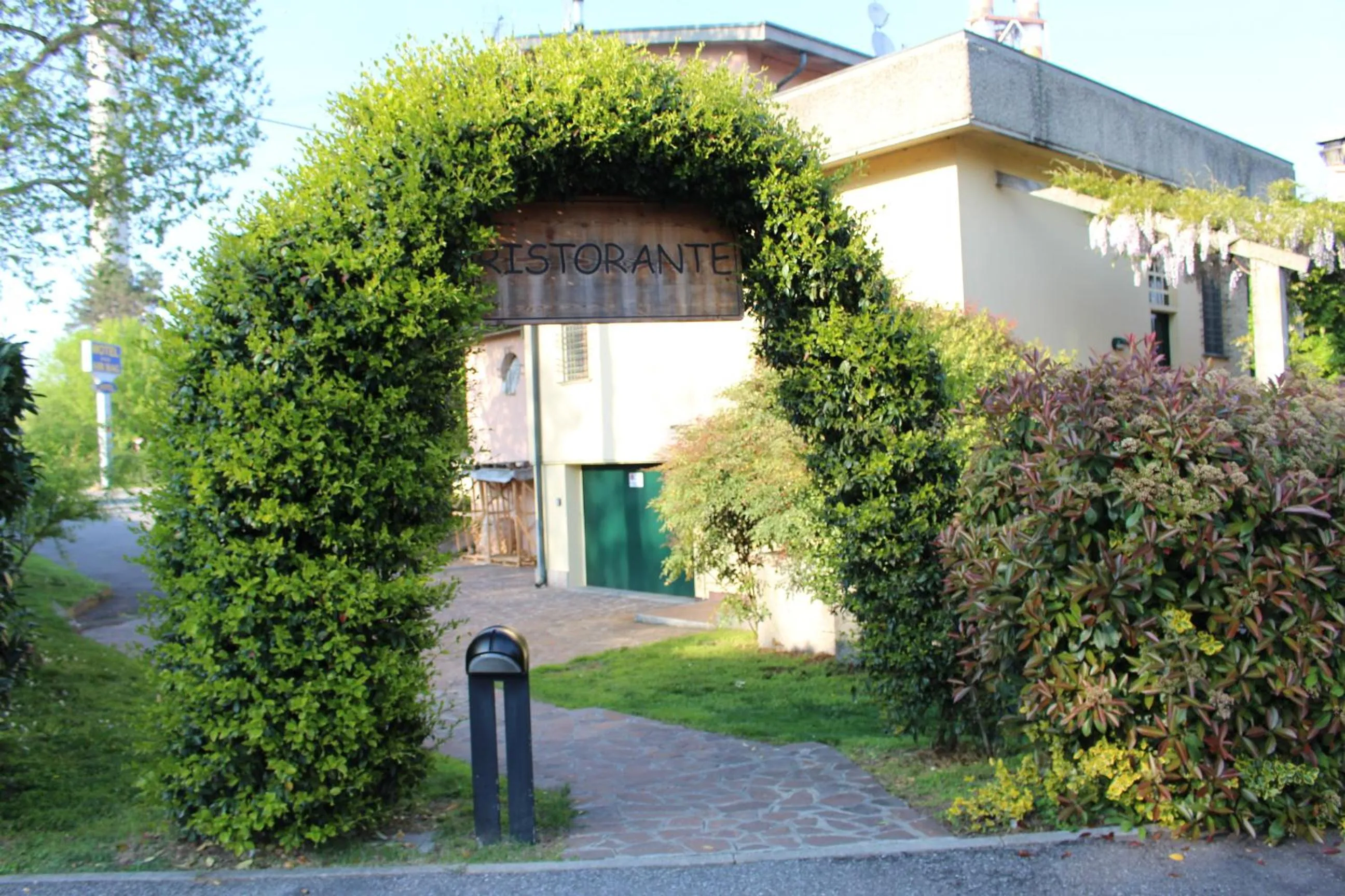 Restaurant/places to eat in Hotel Air Bag