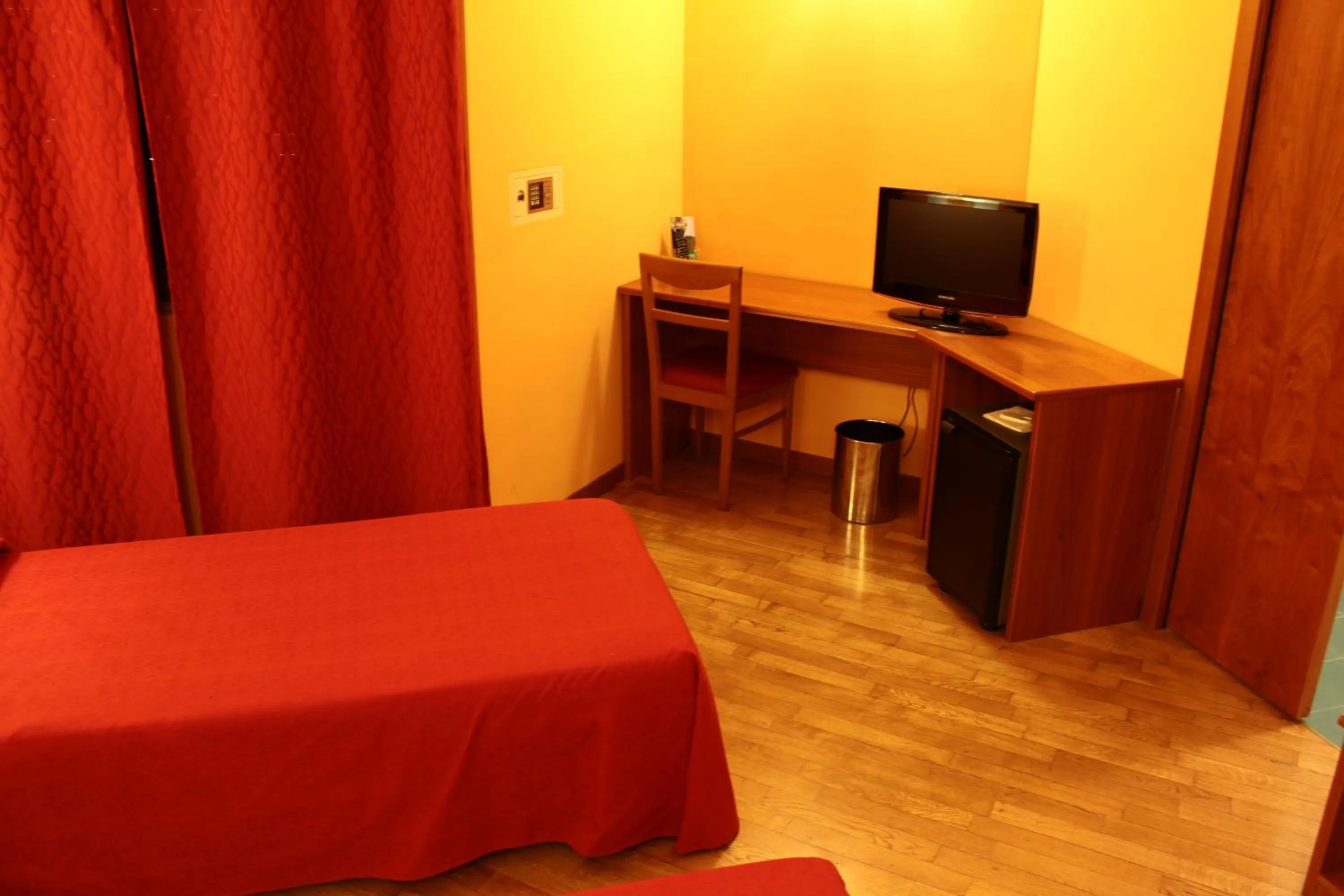 Bedroom, Bed in Hotel Air Bag