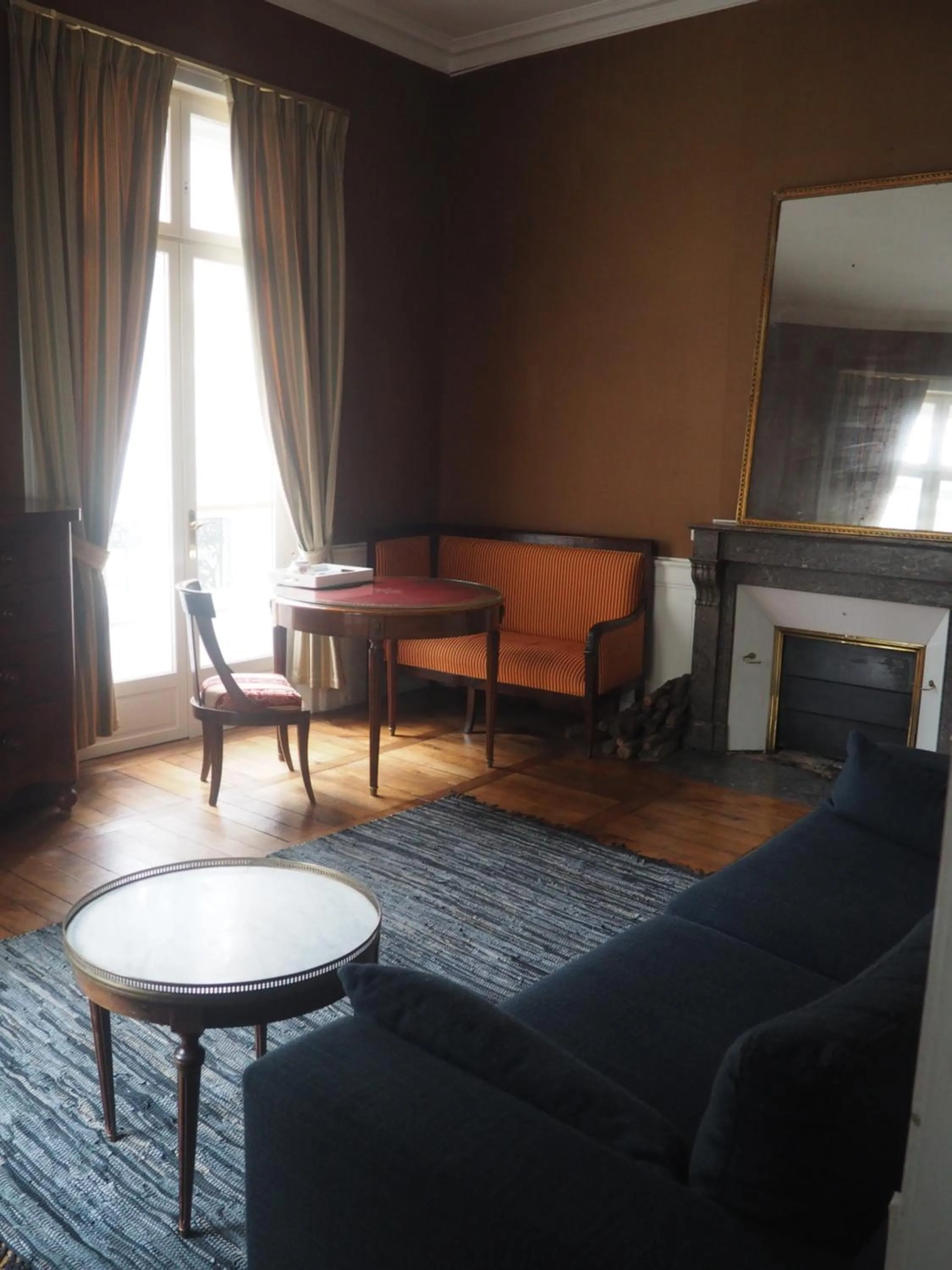 Seating area in Le Quatre