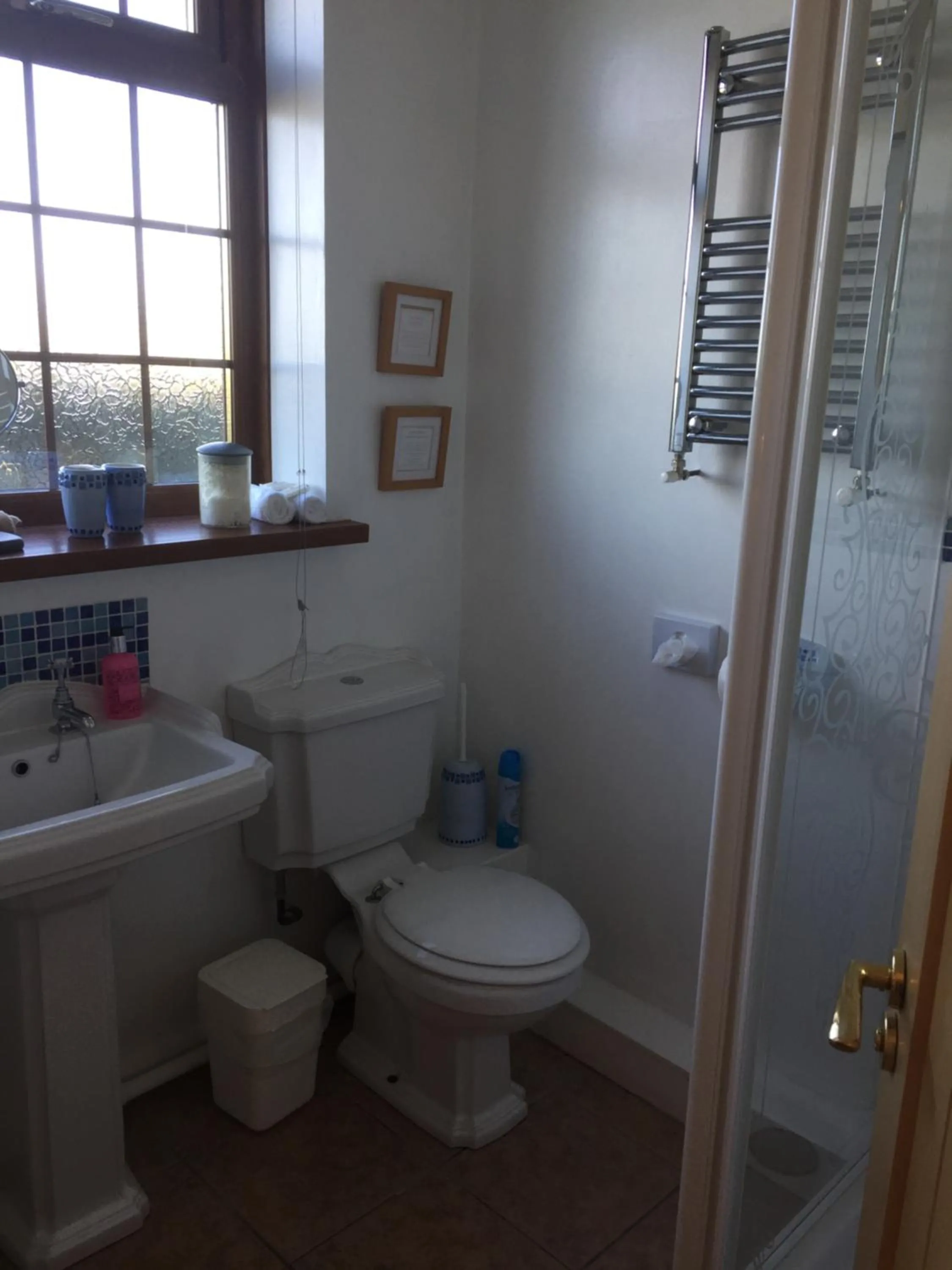 Double Room with Private Bathroom in Swan House