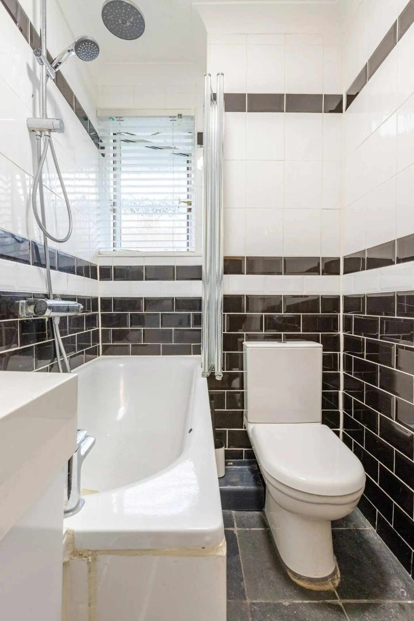 Charming 2-Bed Garden Flat
