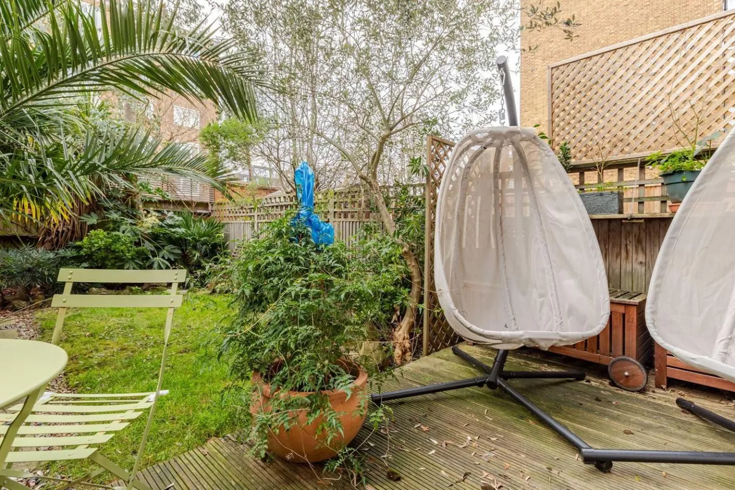 Charming 2-Bed Garden Flat