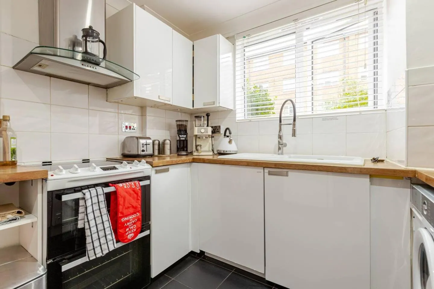 Charming 2-Bed Garden Flat
