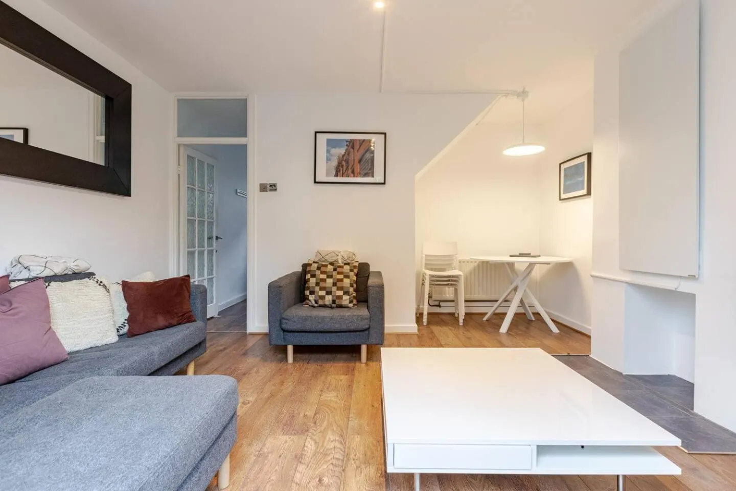 Charming 2-Bed Garden Flat