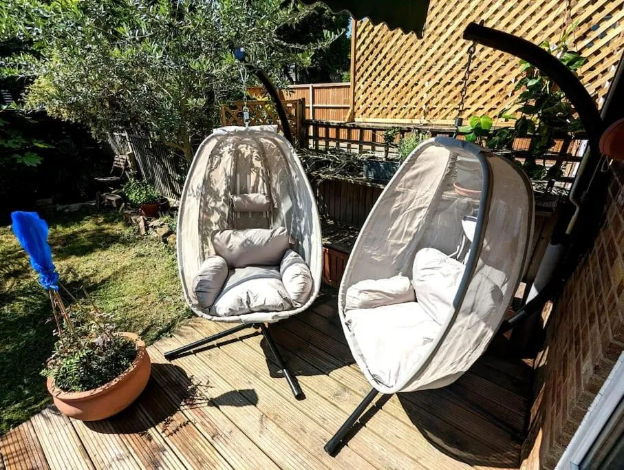 Charming 2-Bed Garden Flat