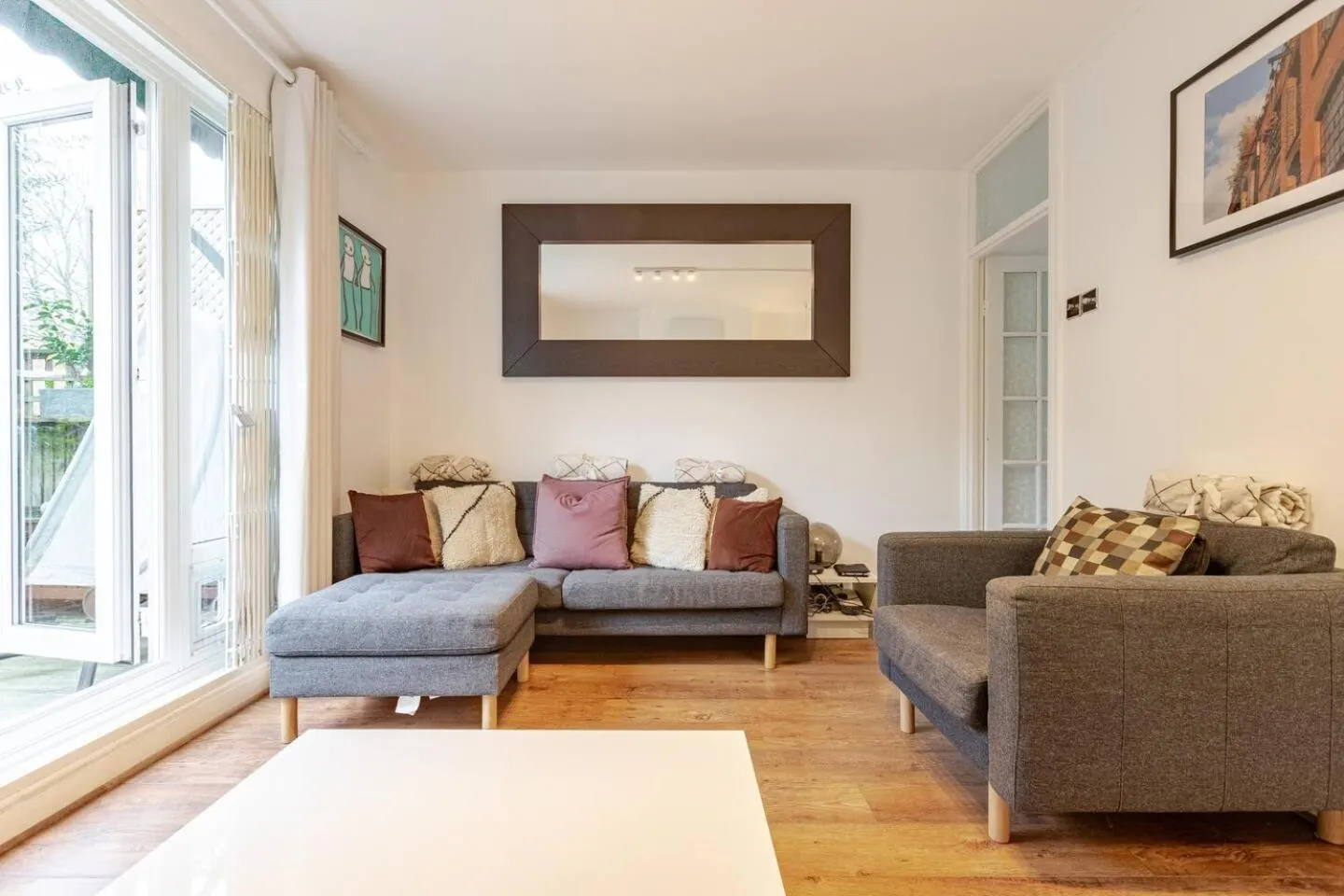 Charming 2-Bed Garden Flat
