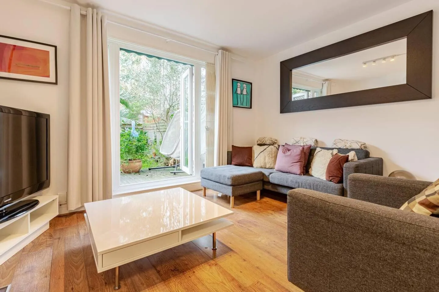 Charming 2-Bed Garden Flat
