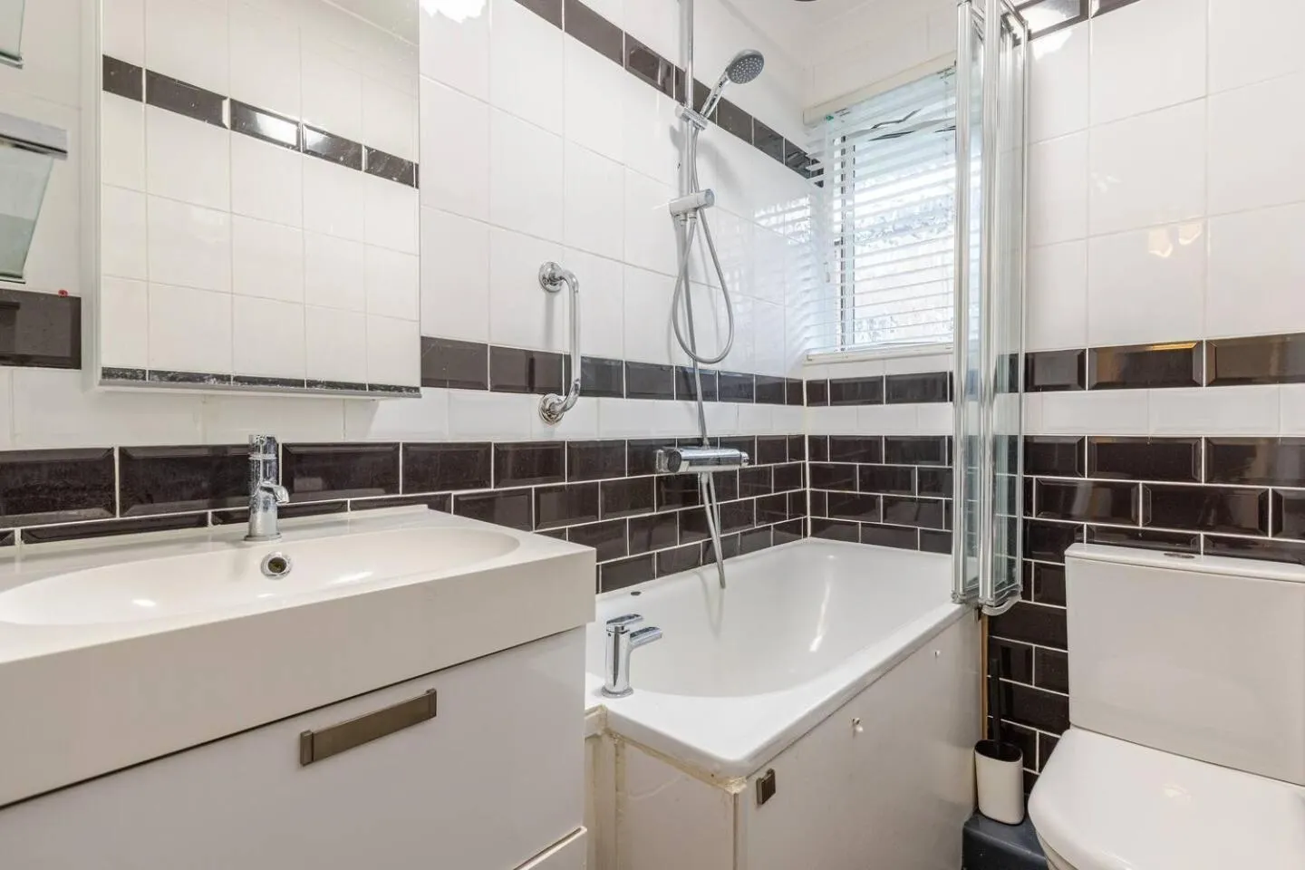 Charming 2-Bed Garden Flat