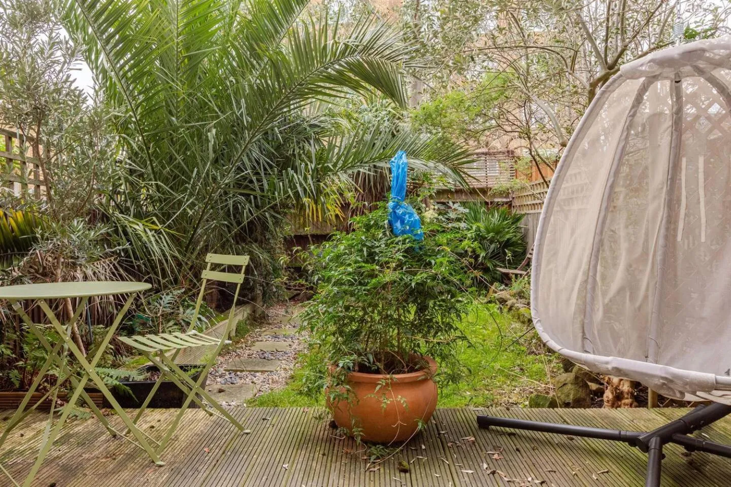 Charming 2-Bed Garden Flat