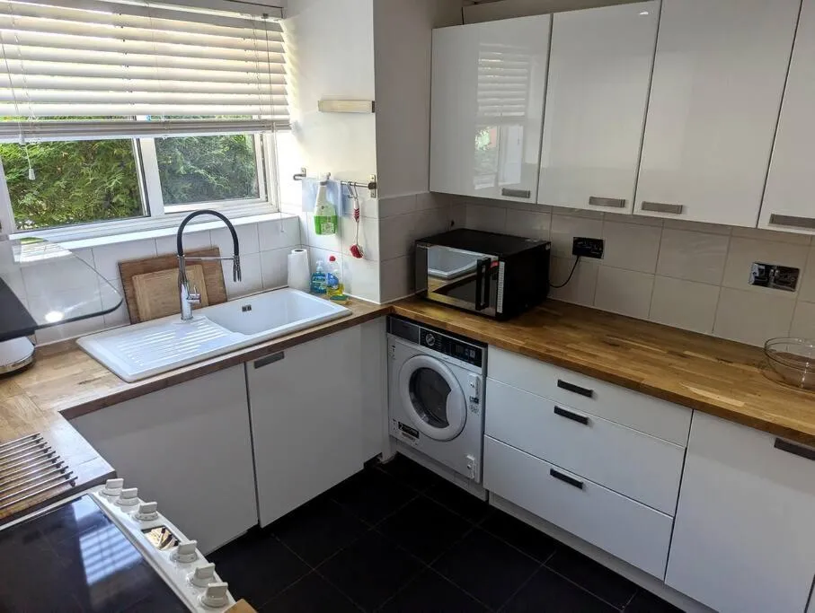 Charming 2-Bed Garden Flat