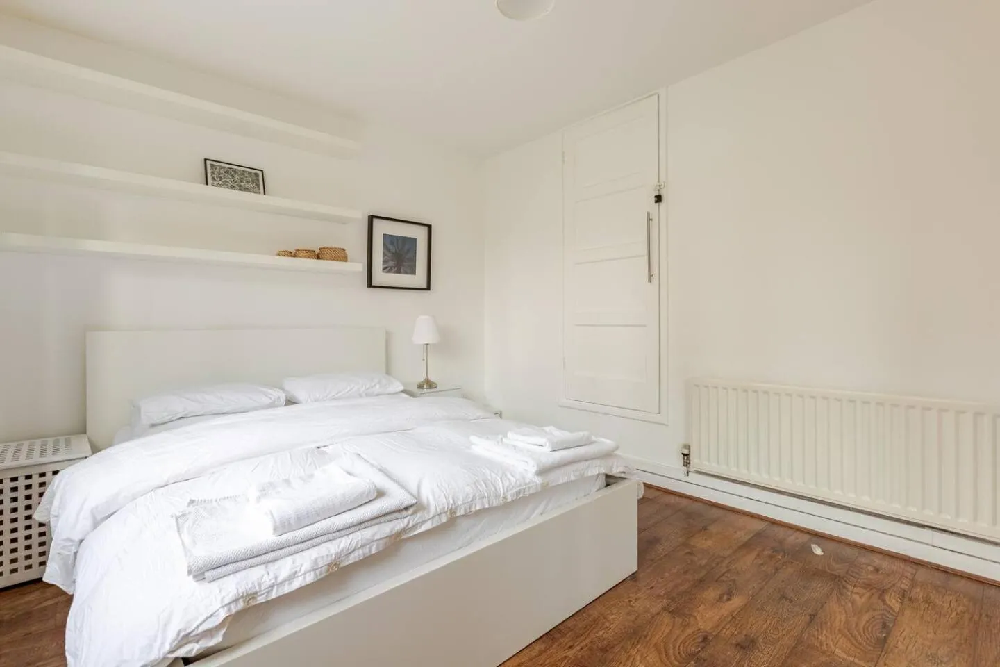 Bed in Charming 2-Bed Garden Flat