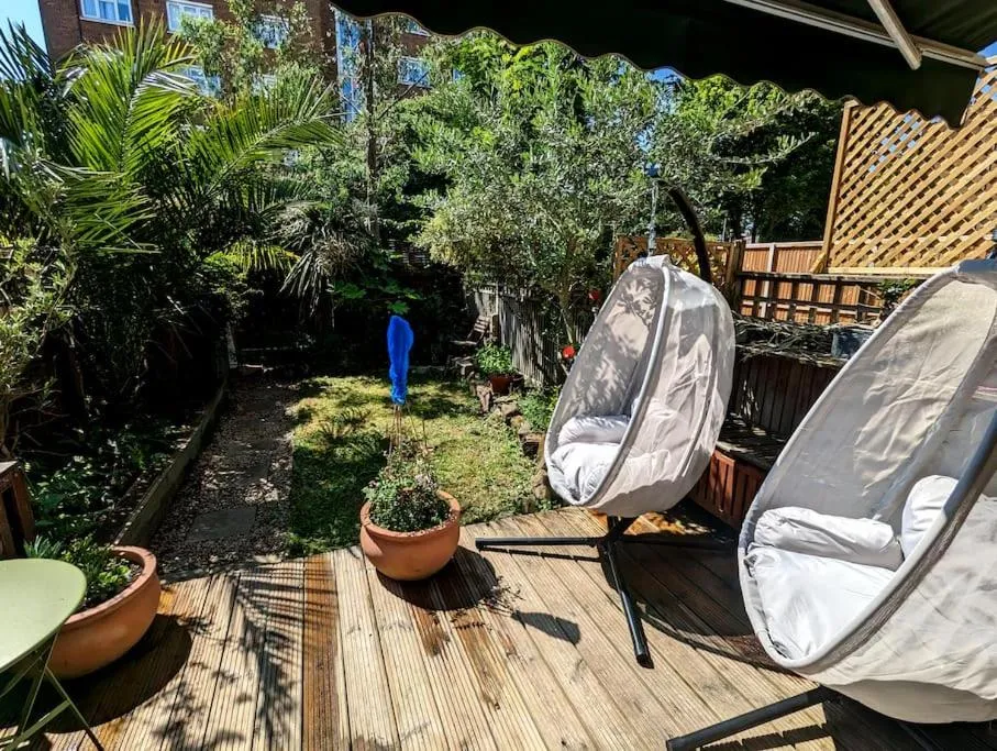 Charming 2-Bed Garden Flat