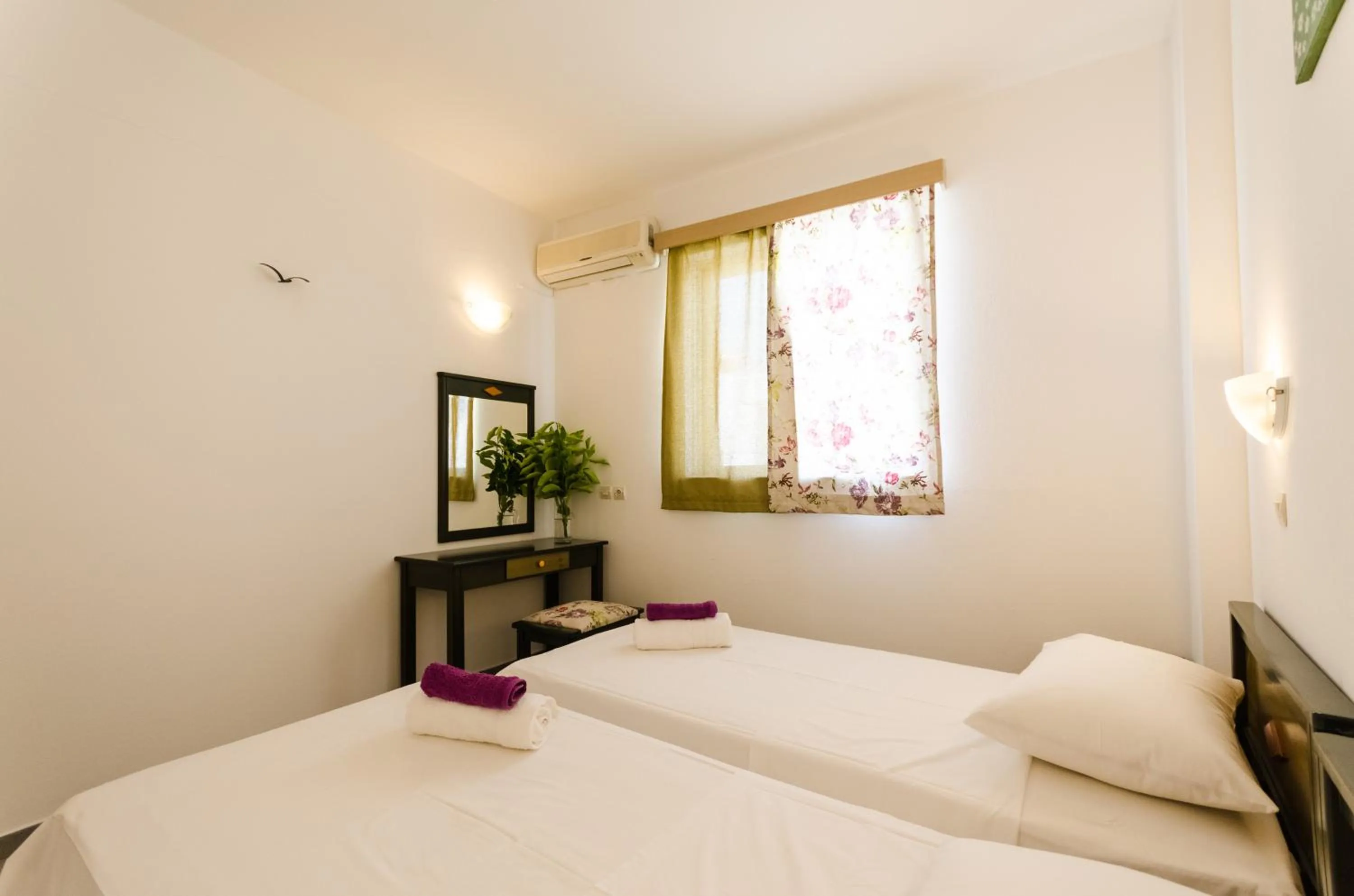 Bed in Happiness Apartments