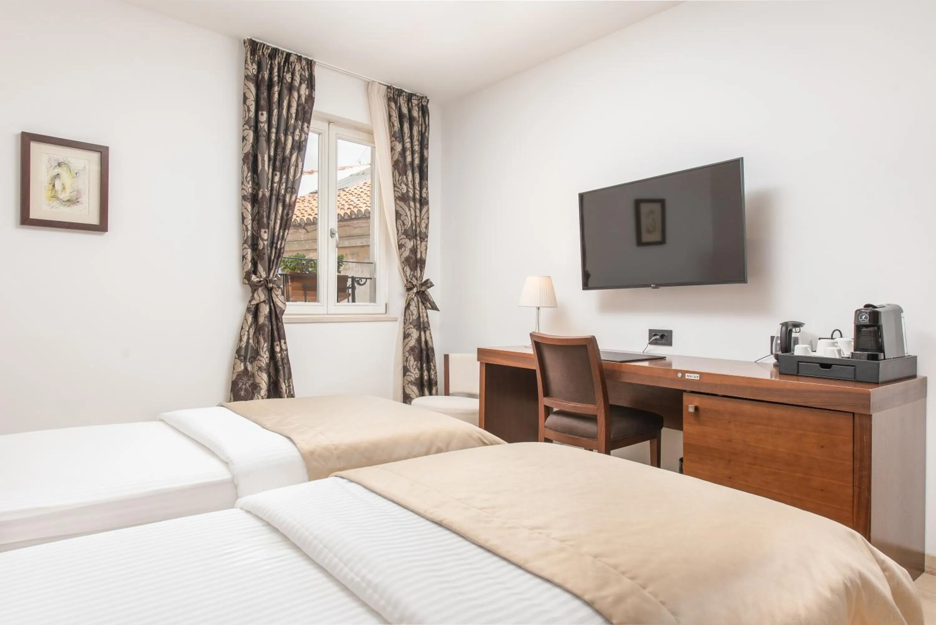 Bed in Marmont Heritage Hotel