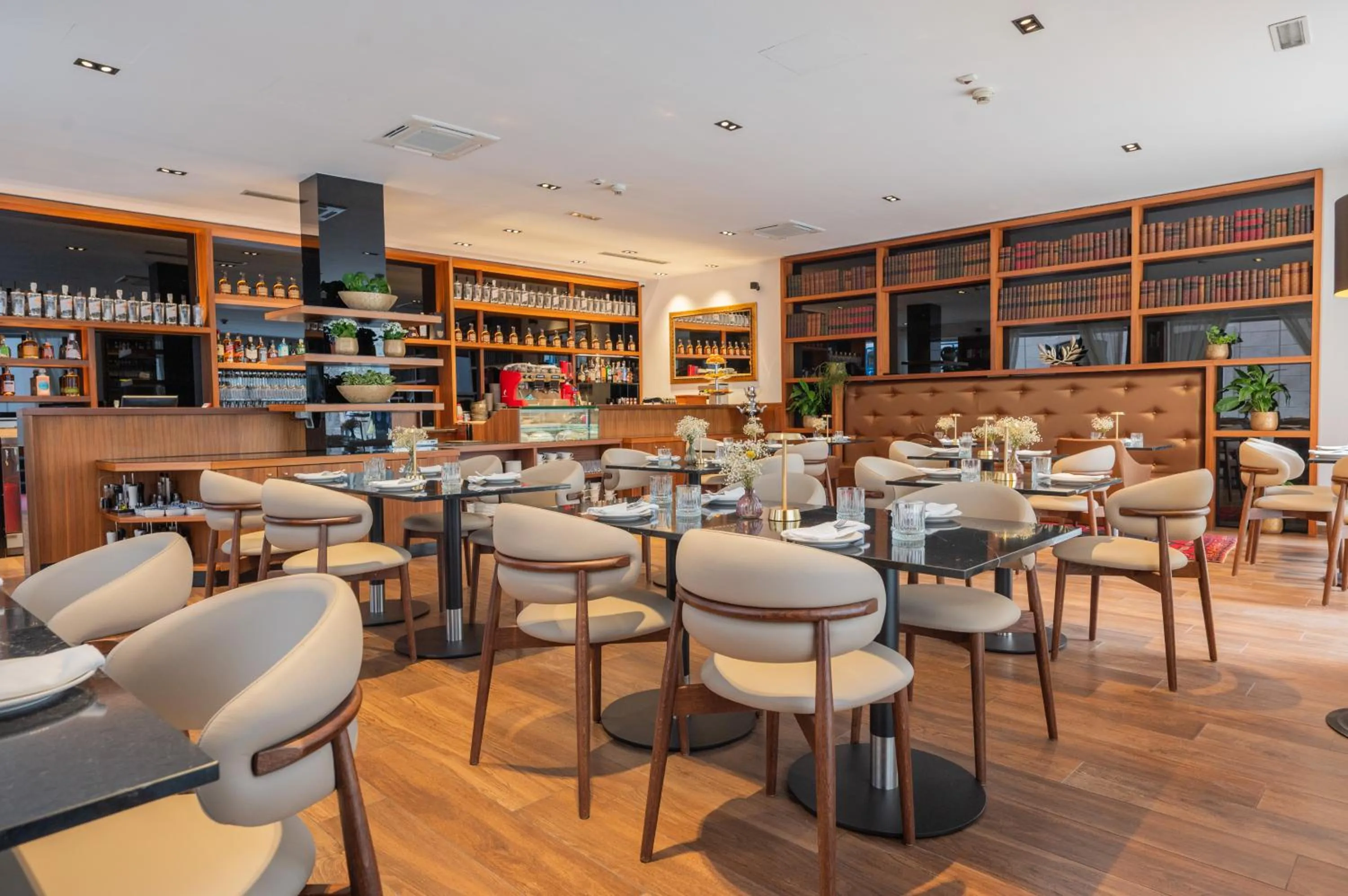 Restaurant/places to eat in Marmont Heritage Hotel