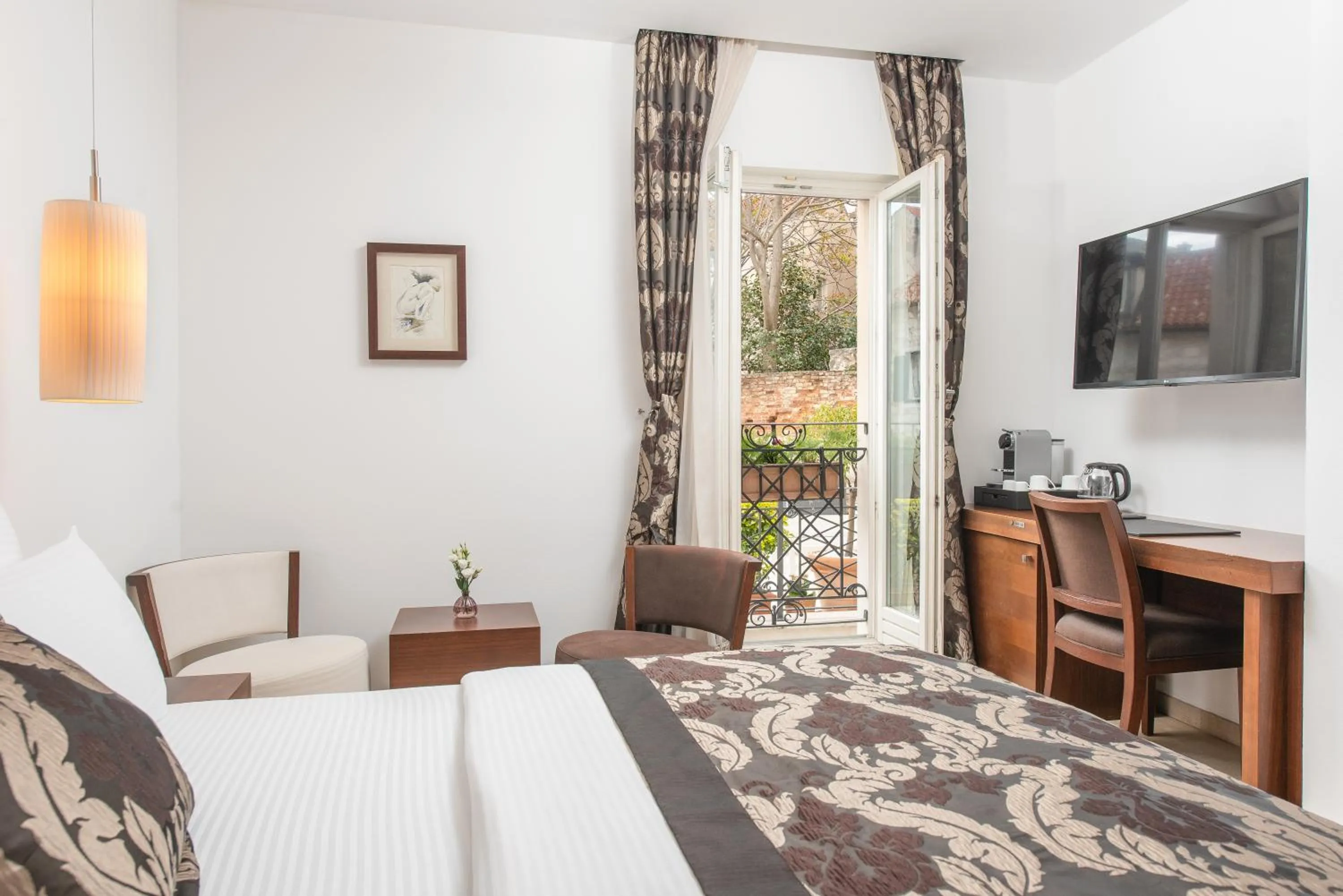 Bed in Marmont Heritage Hotel