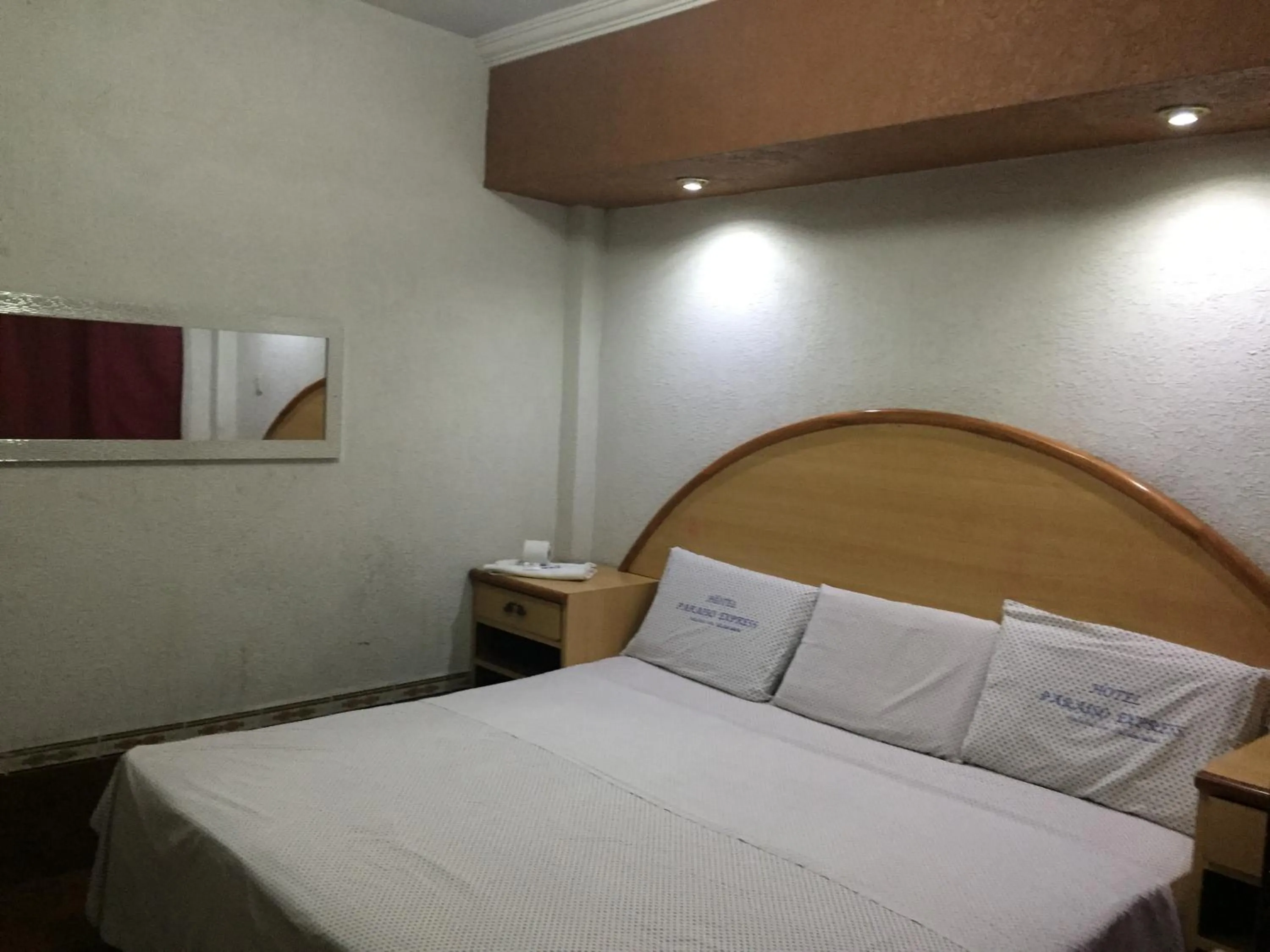 Decorative detail, Bed in Hotel Paraiso Express