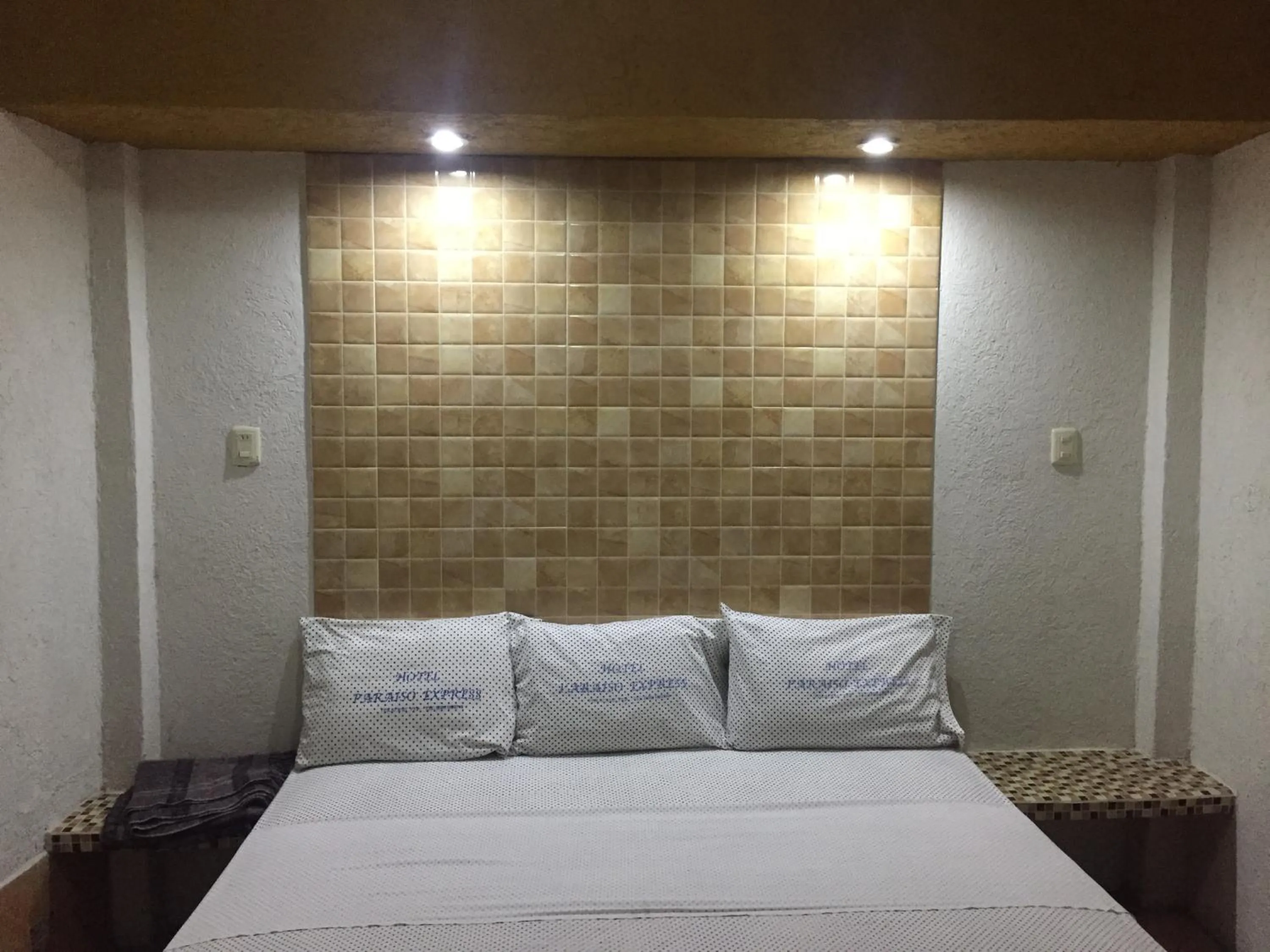 Decorative detail, Bed in Hotel Paraiso Express