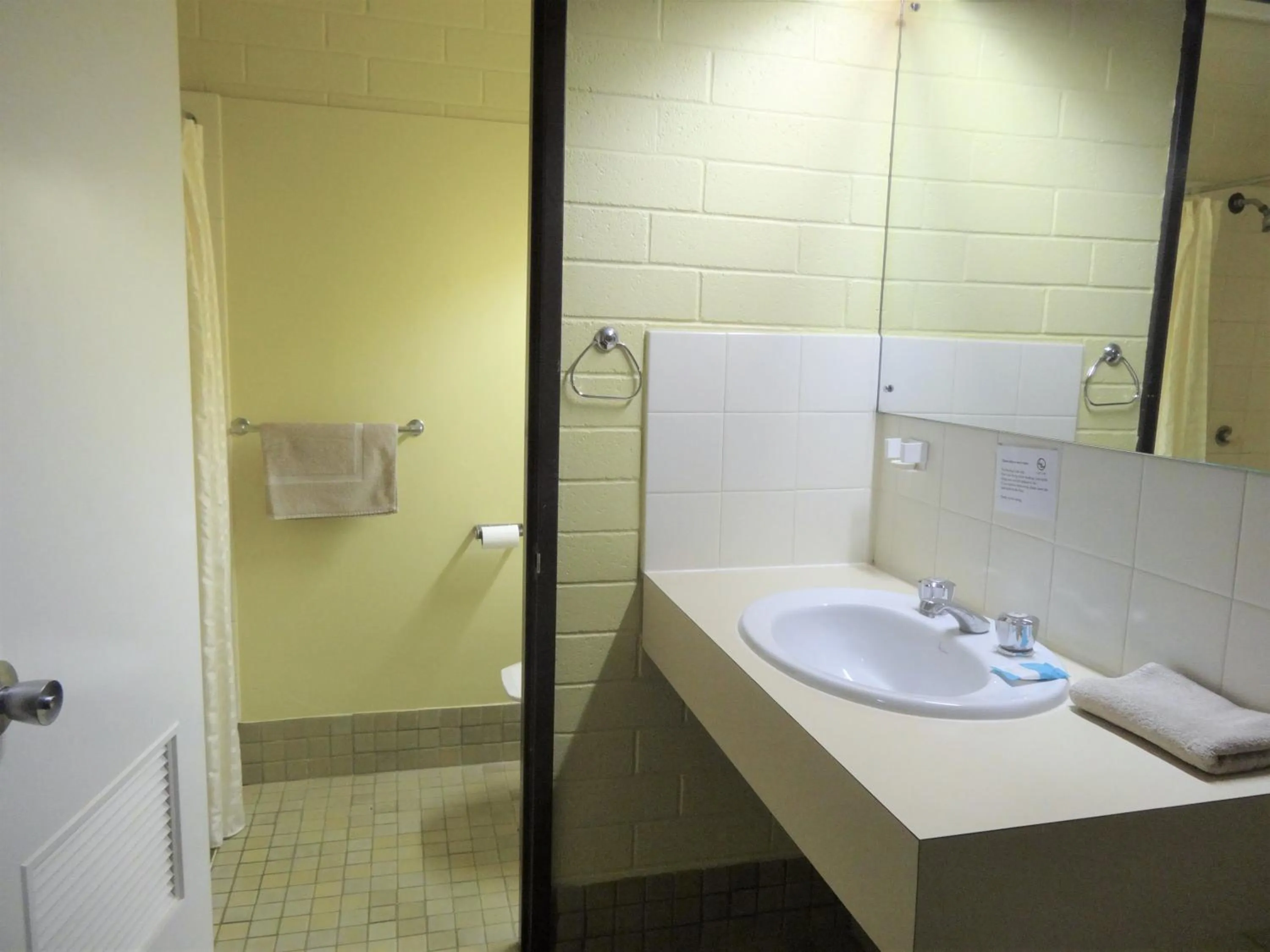 Bathroom in Leigh Creek Outback Resort