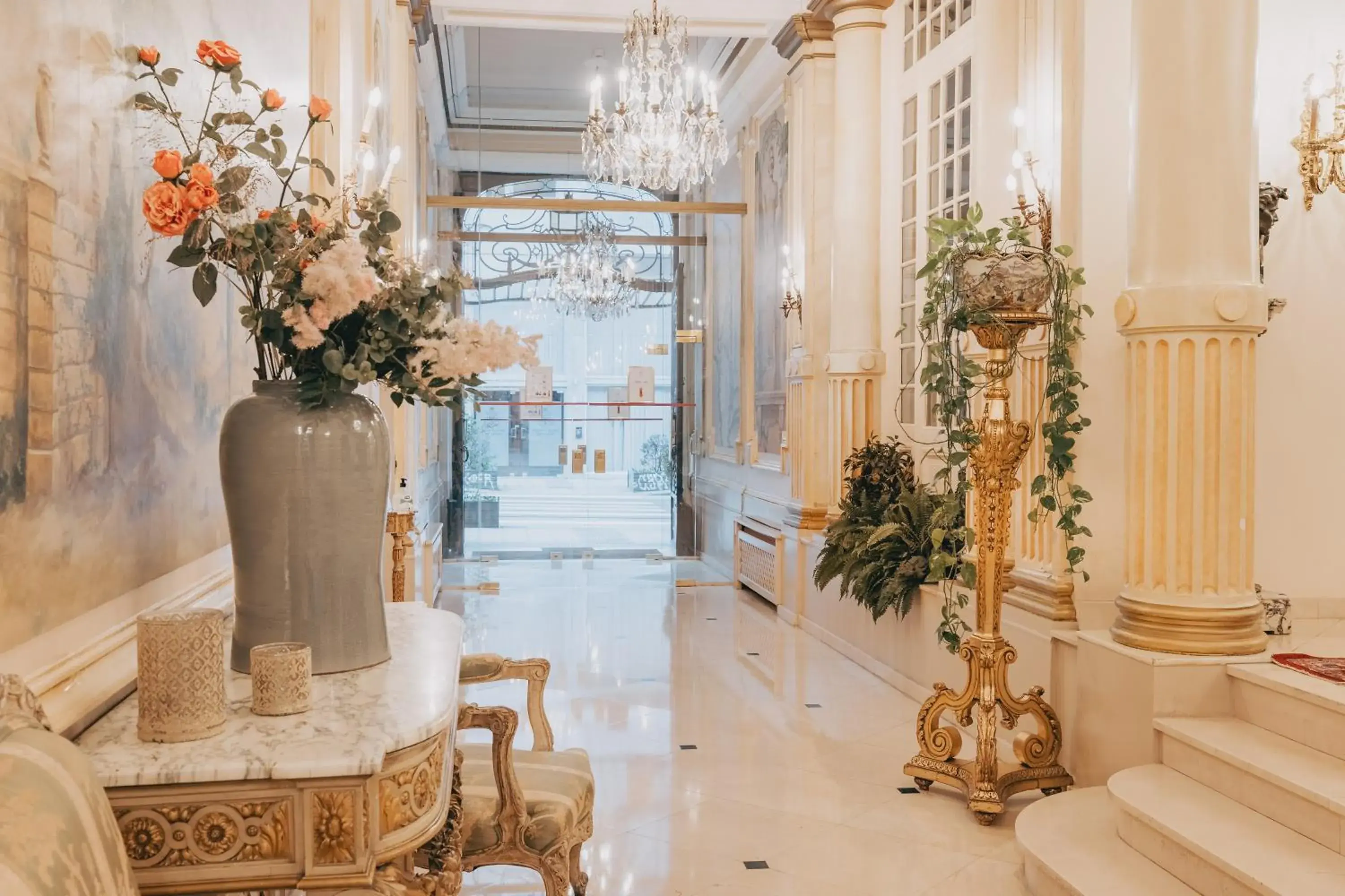 Facade/entrance in Hotel Manos Premier Facade/entrance in Hotel Manos Premier