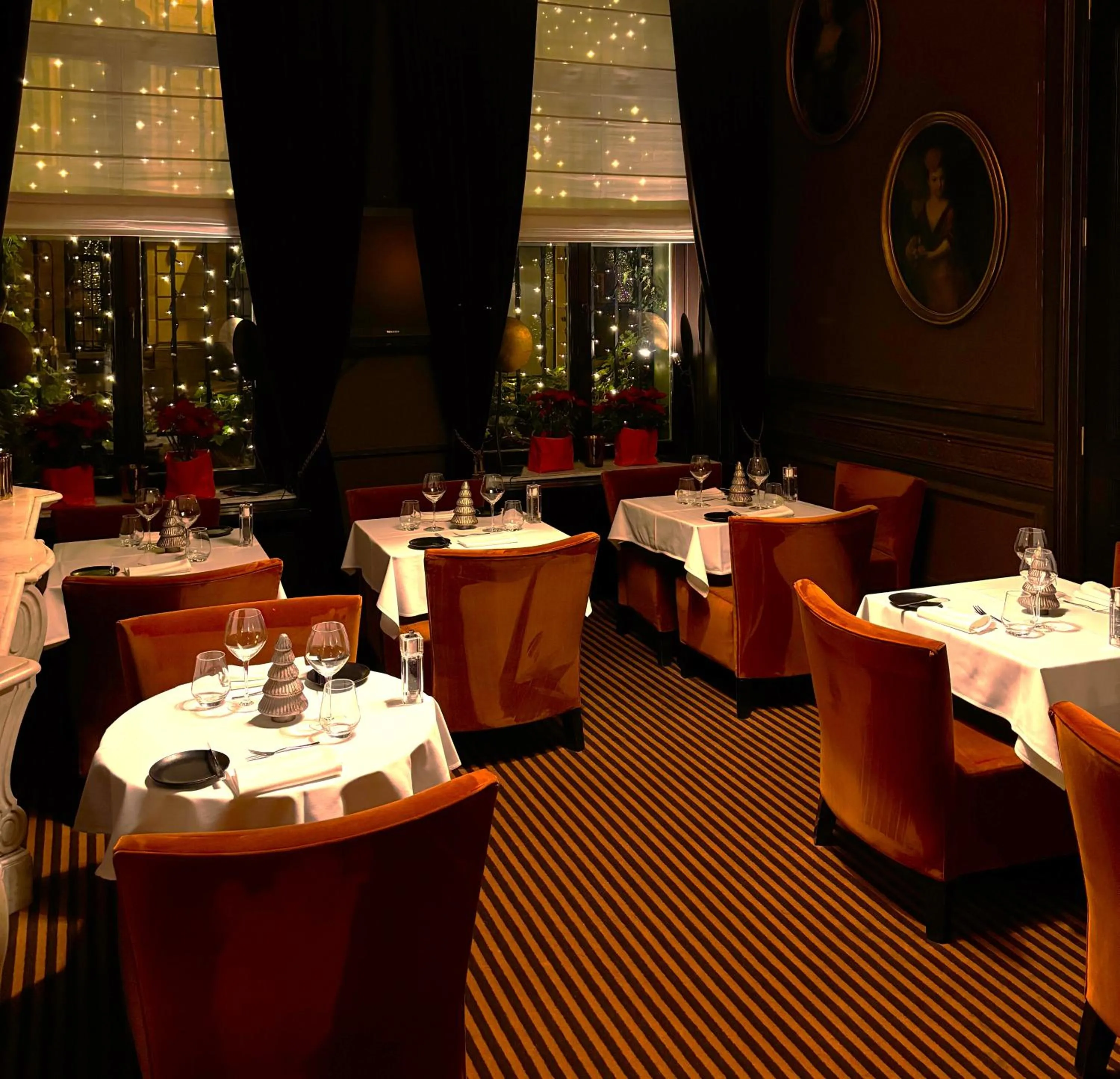 Restaurant/places to eat in Hotel Manos Premier