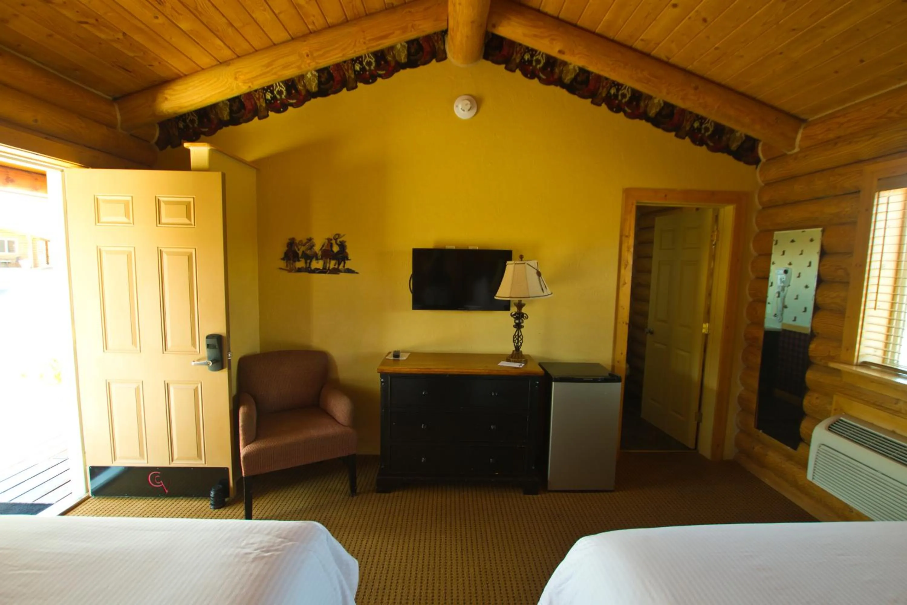 Photo of the whole room, Bed in Cody Cowboy Village