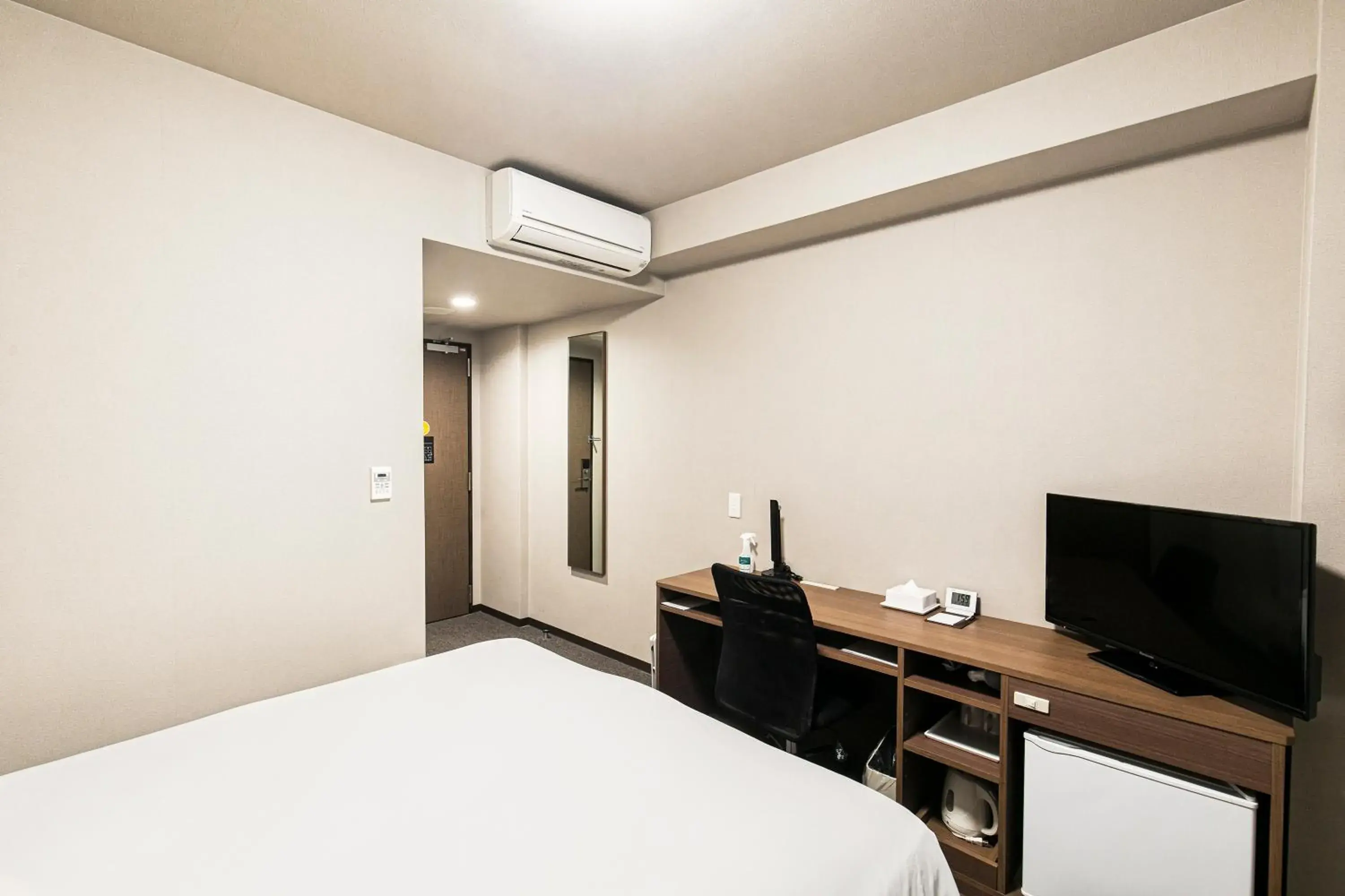 Bed in Smile Hotel Hakataekimae Bed in Smile Hotel Hakataekimae